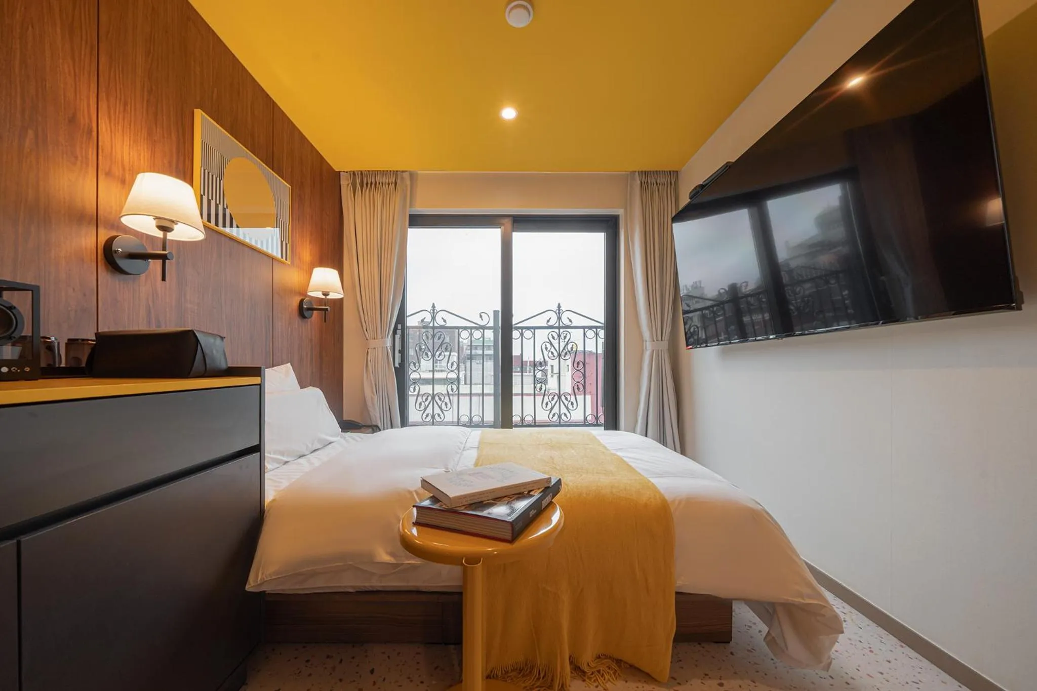 Bed in Nouvelle Hotel Seoul Itaewon by Aank