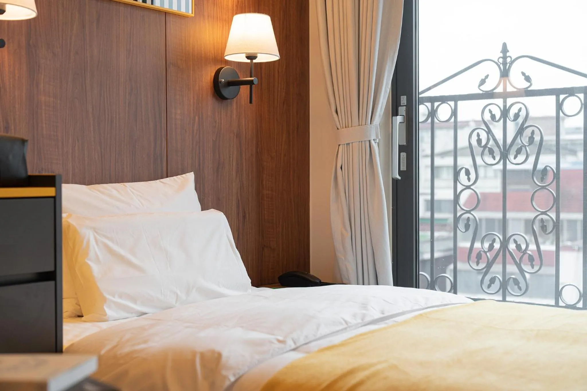 Bed in Nouvelle Hotel Seoul Itaewon by Aank