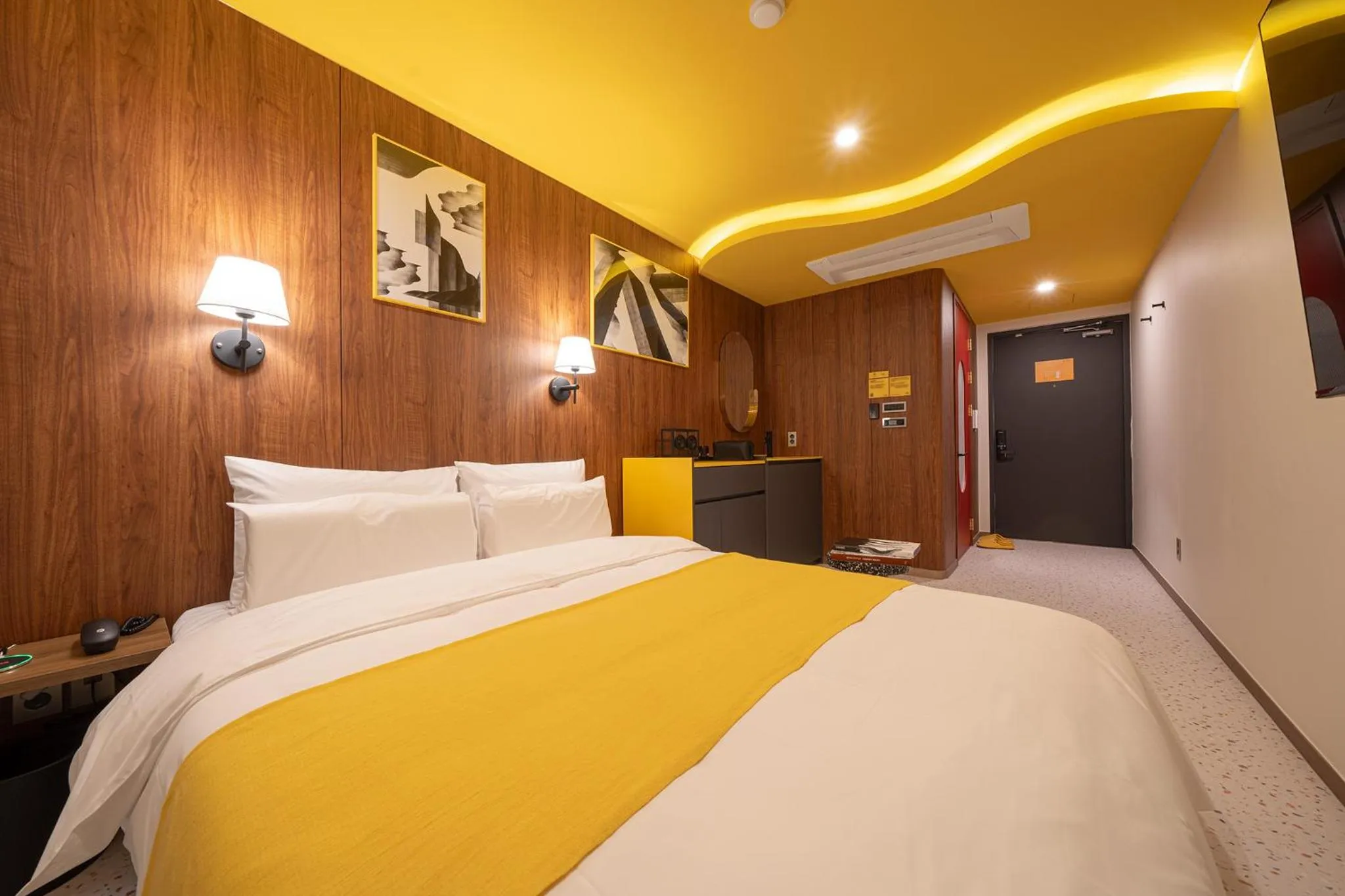 Bed in Nouvelle Hotel Seoul Itaewon by Aank