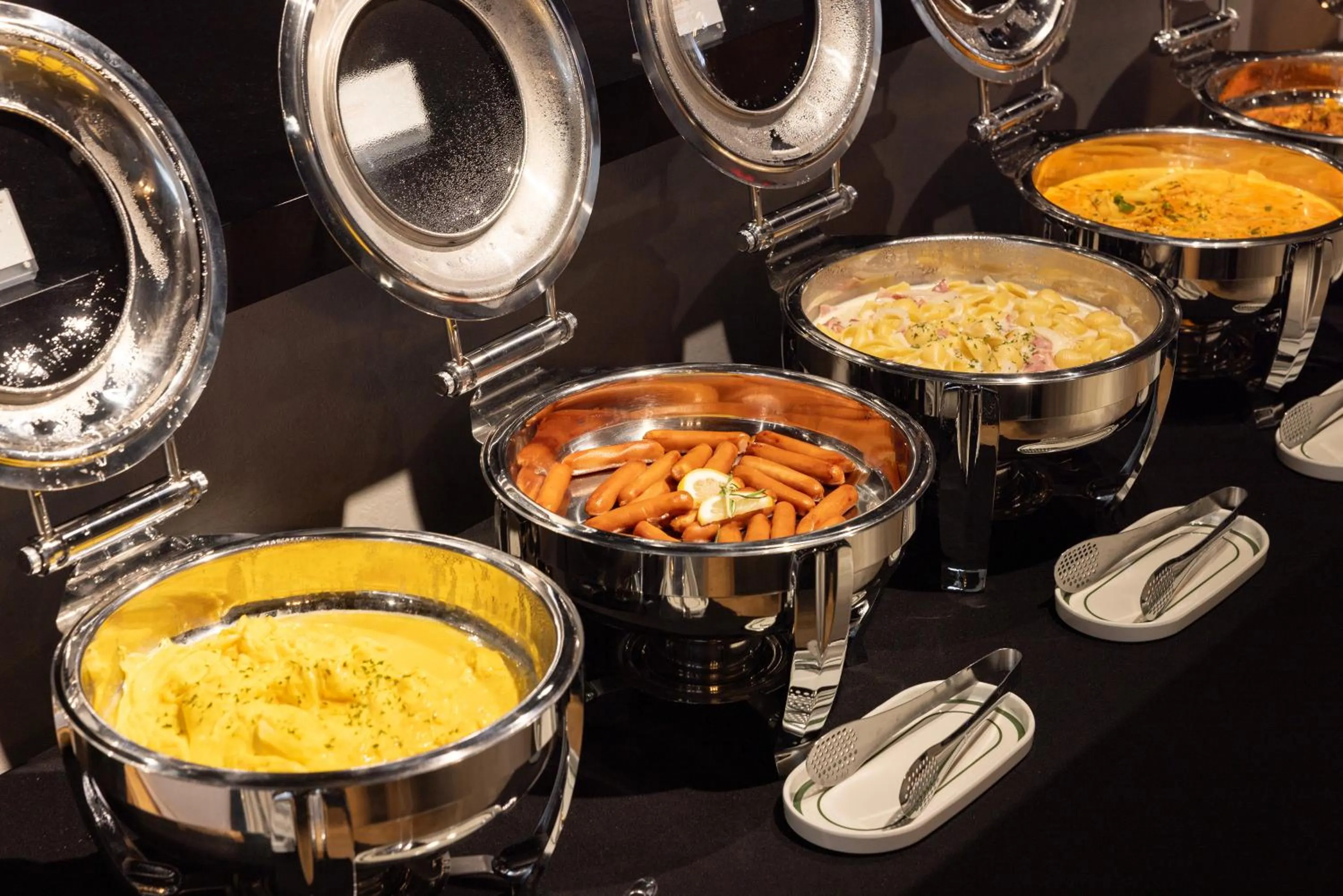 Breakfast in Nouvelle Hotel Seoul Itaewon by Aank