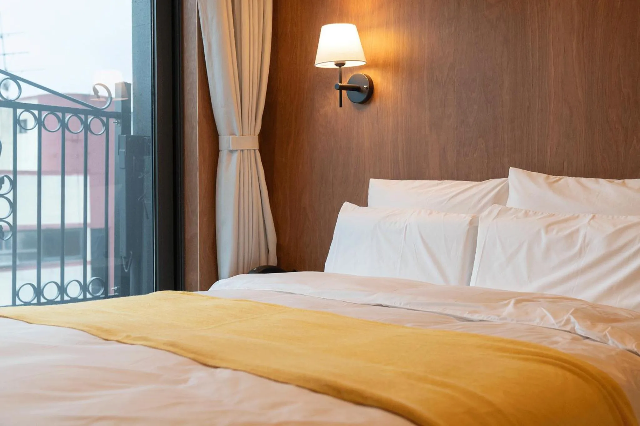 Bed in Nouvelle Hotel Seoul Itaewon by Aank