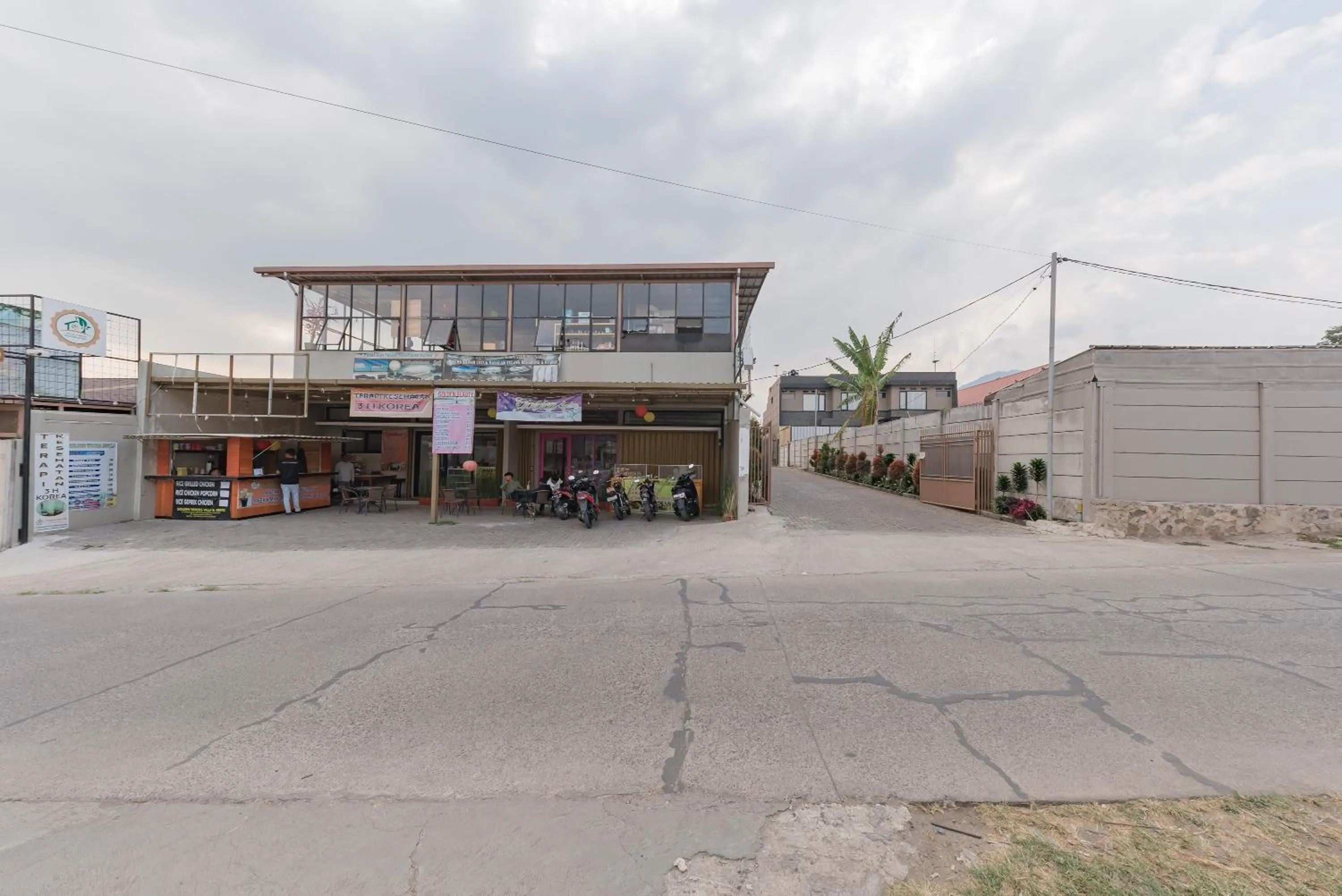 Property building in RedDoorz near Universitas Advent Indonesia