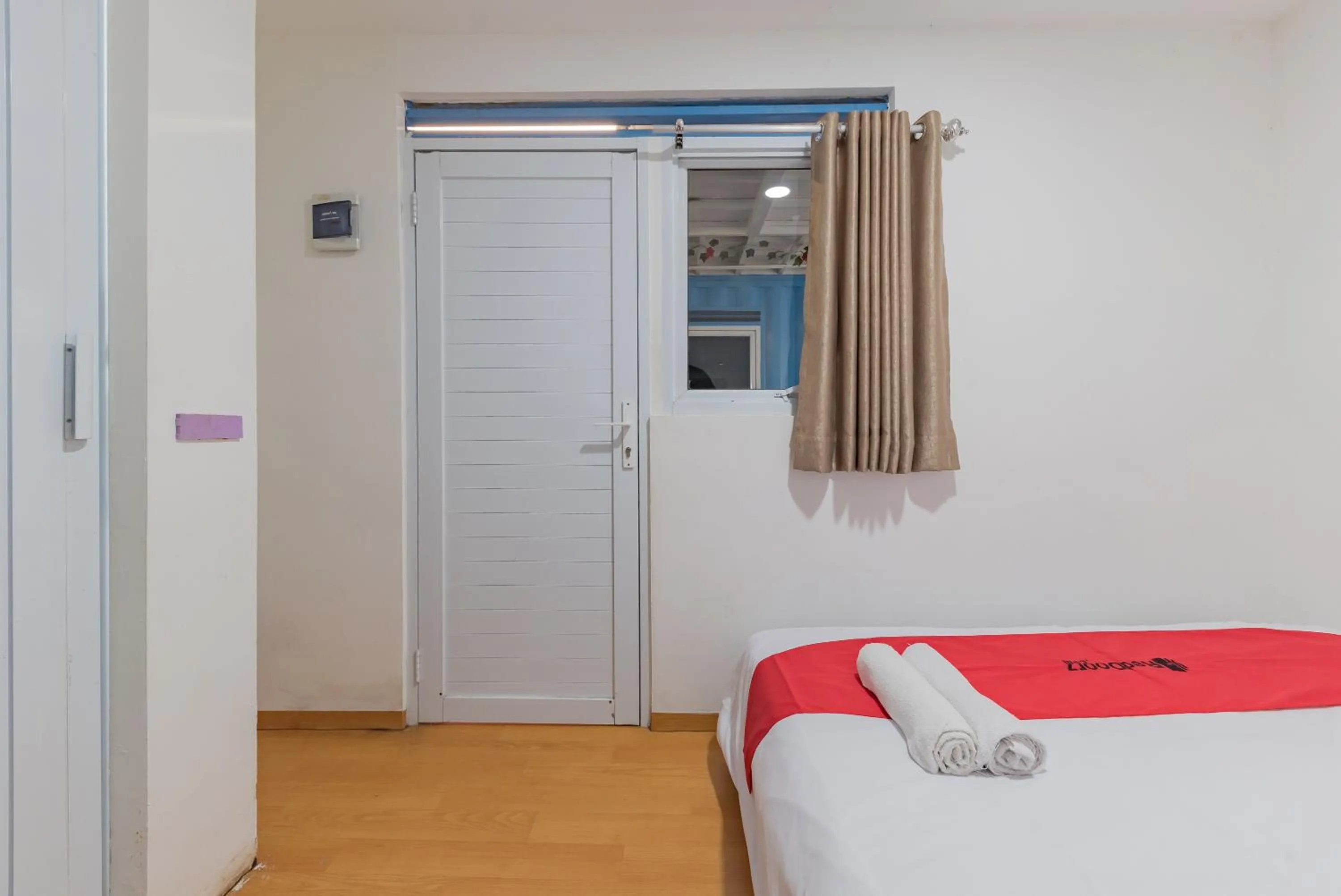 Bedroom, Bed in RedDoorz near Universitas Advent Indonesia