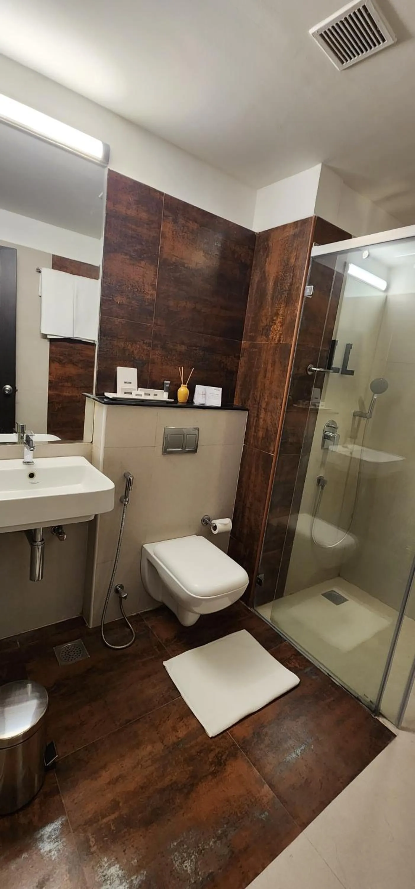 Shower in Hotel Star City