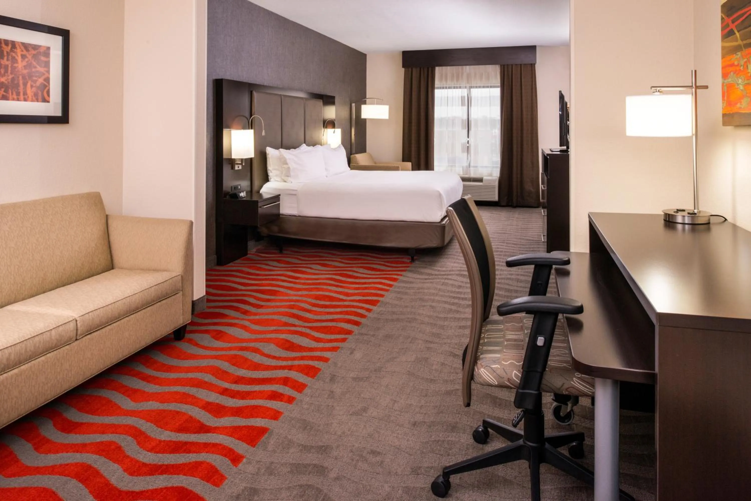 Bedroom, Bed in Holiday Inn Express & Suites Monroe by IHG