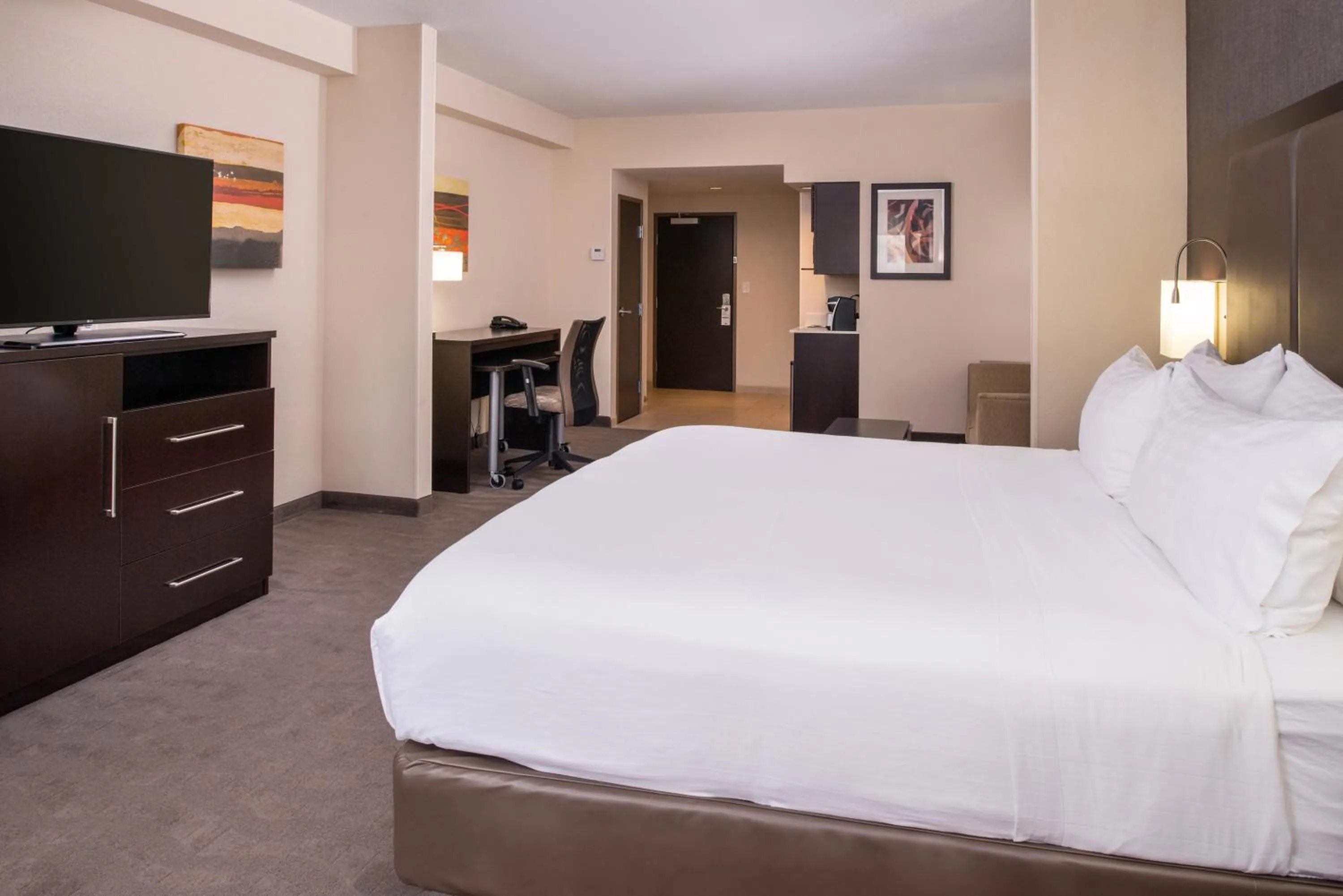 Bedroom, Bed in Holiday Inn Express & Suites Monroe by IHG