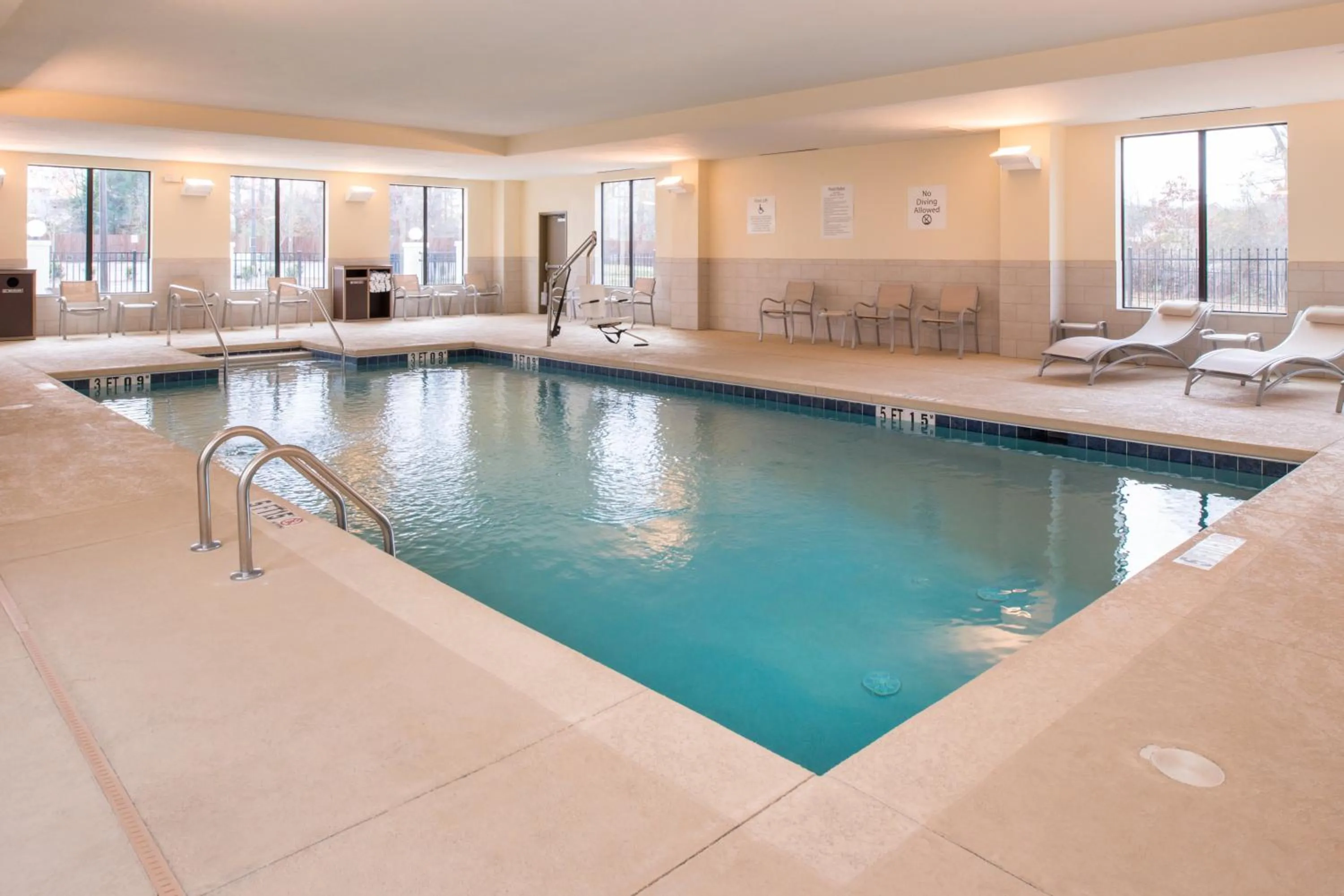 Swimming pool in Holiday Inn Express & Suites Monroe by IHG