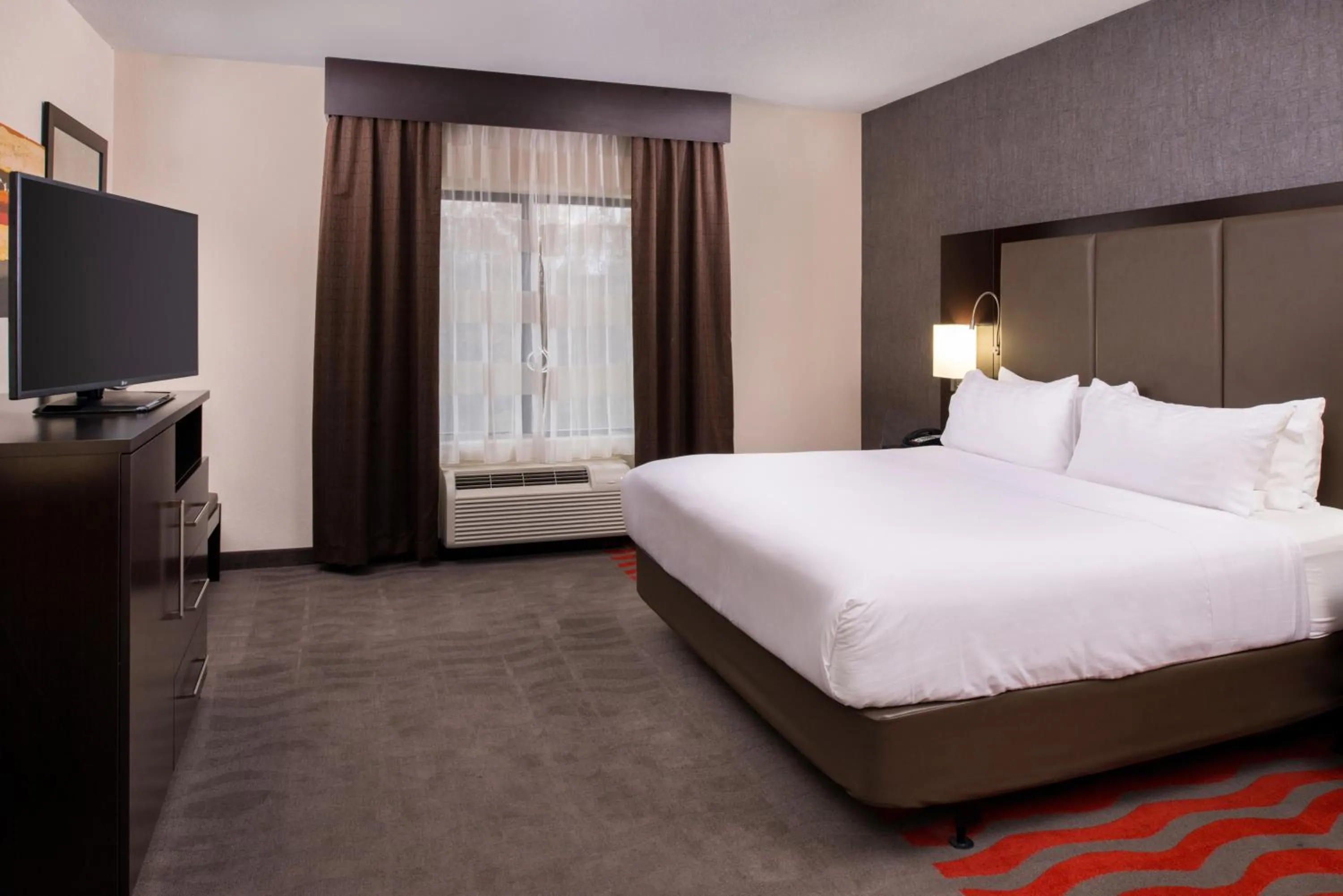 Photo of the whole room, Bed in Holiday Inn Express & Suites Monroe by IHG