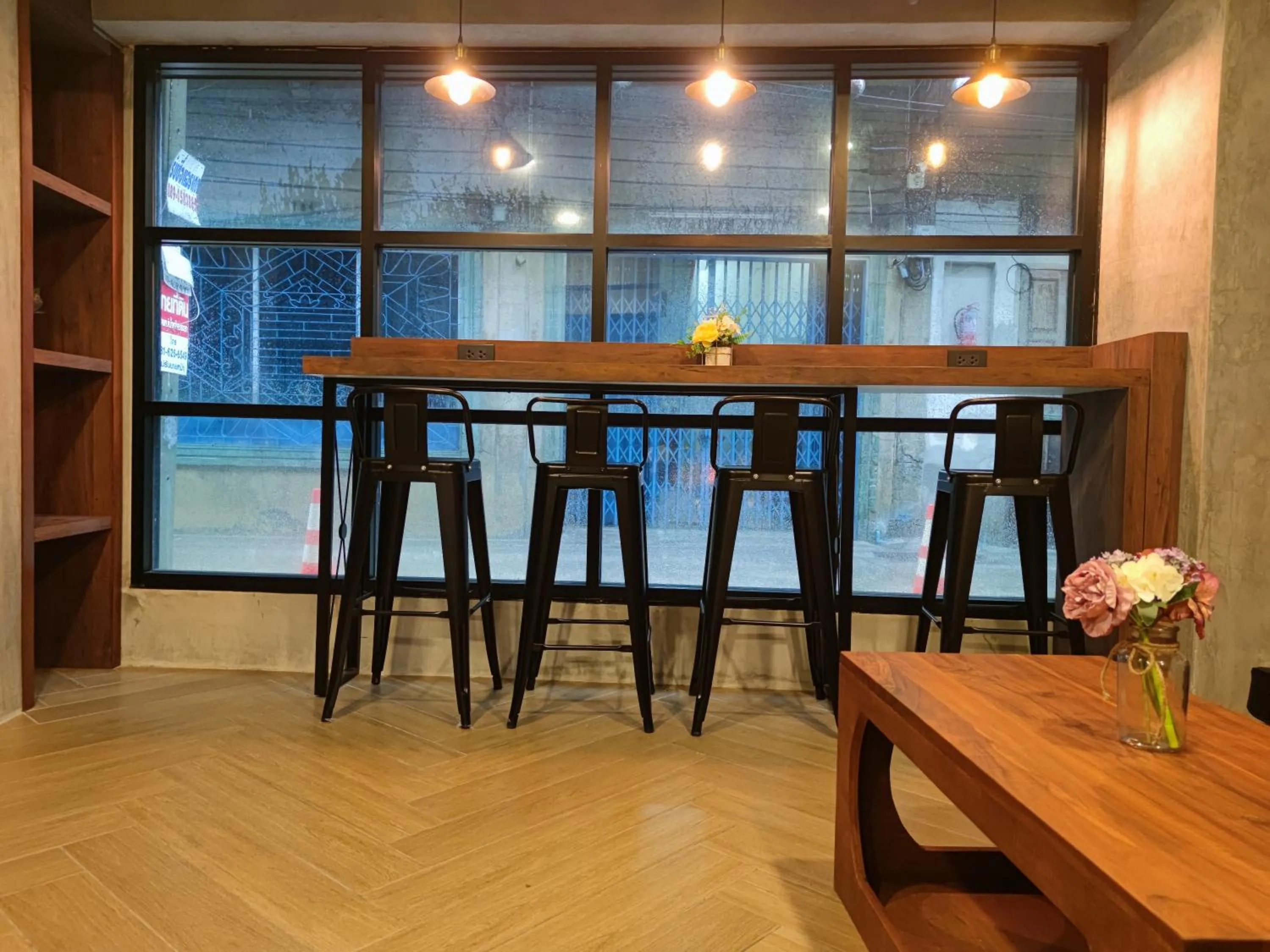 Dining area in N5 Ratchawong Hostel