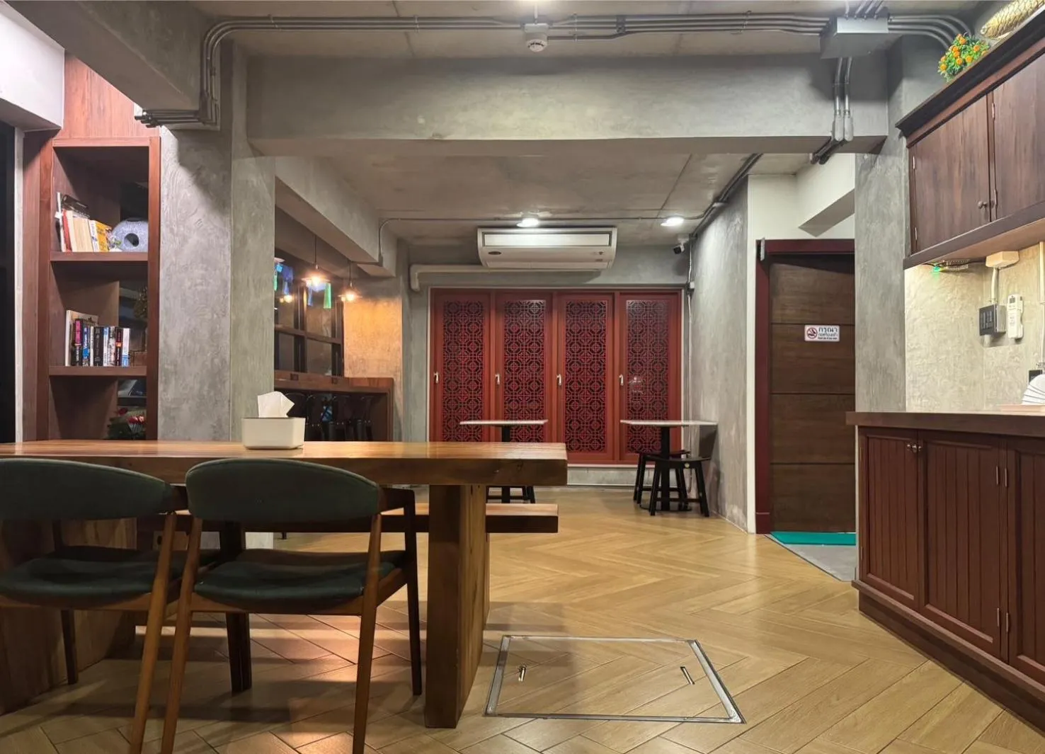 Seating area in N5 Ratchawong Hostel