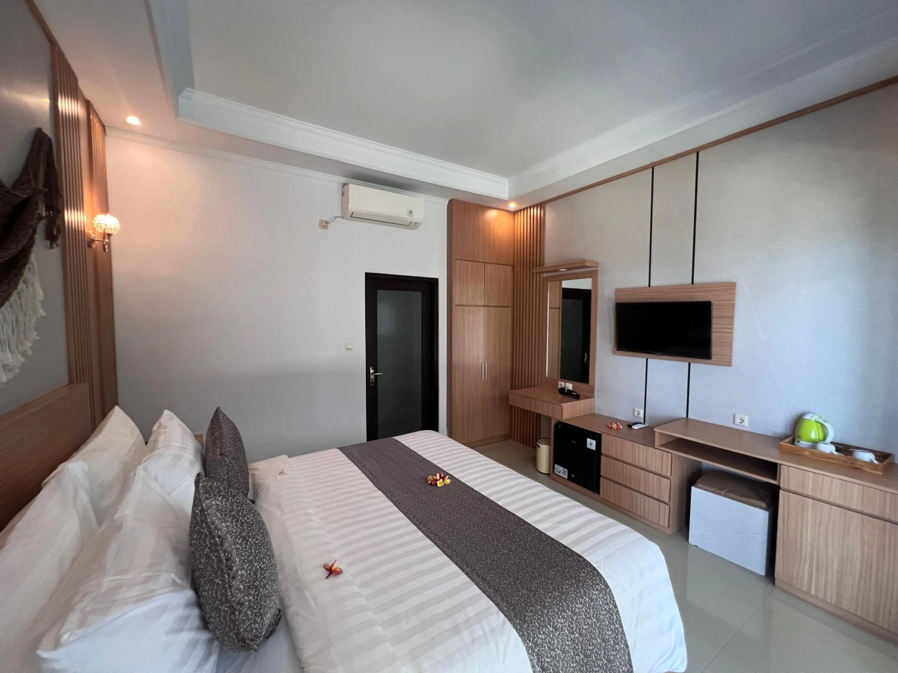 TV and multimedia, Bed in Grand Yuna Hotel Nusa Penida