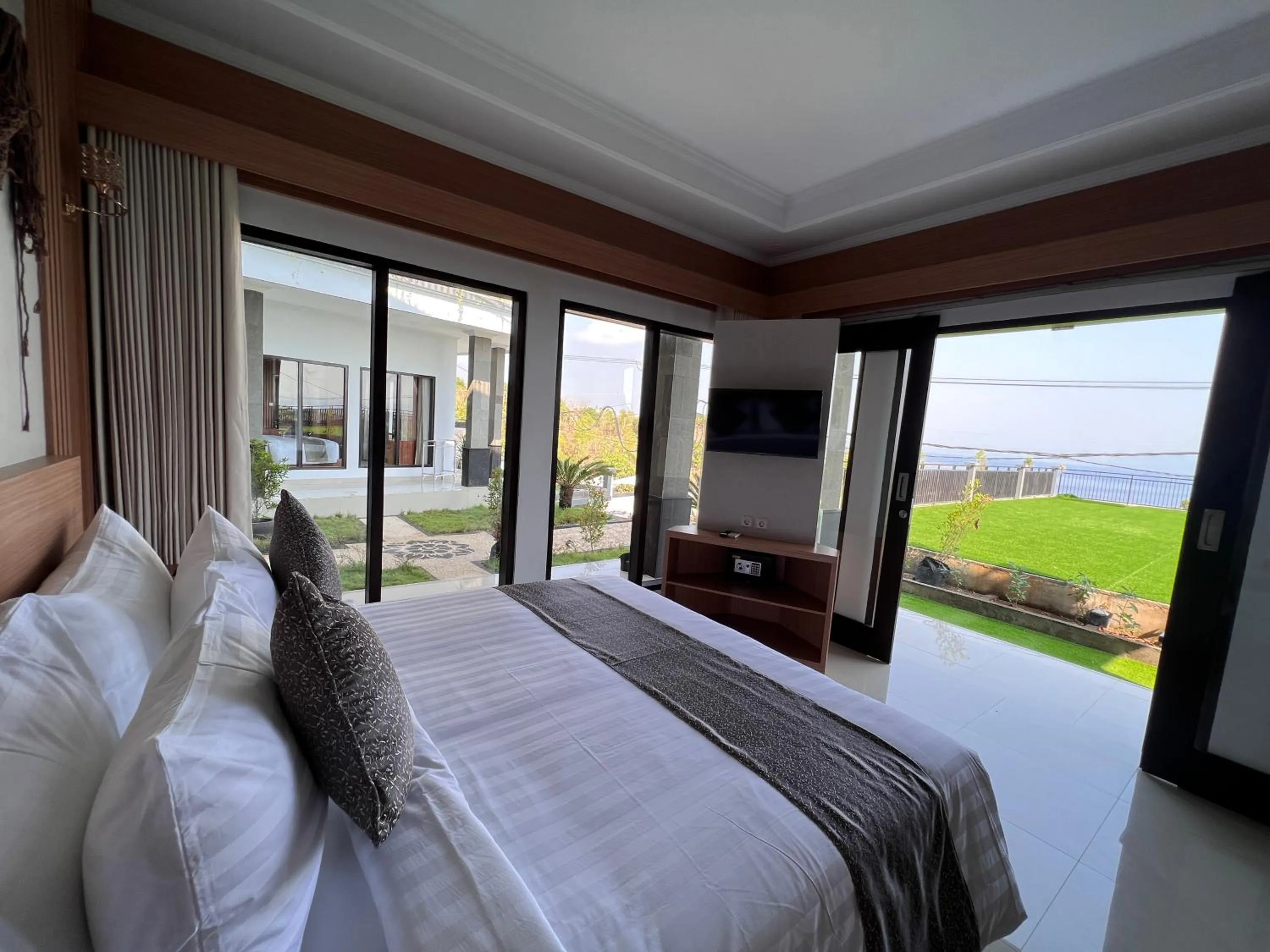 TV and multimedia, Bed in Grand Yuna Hotel Nusa Penida