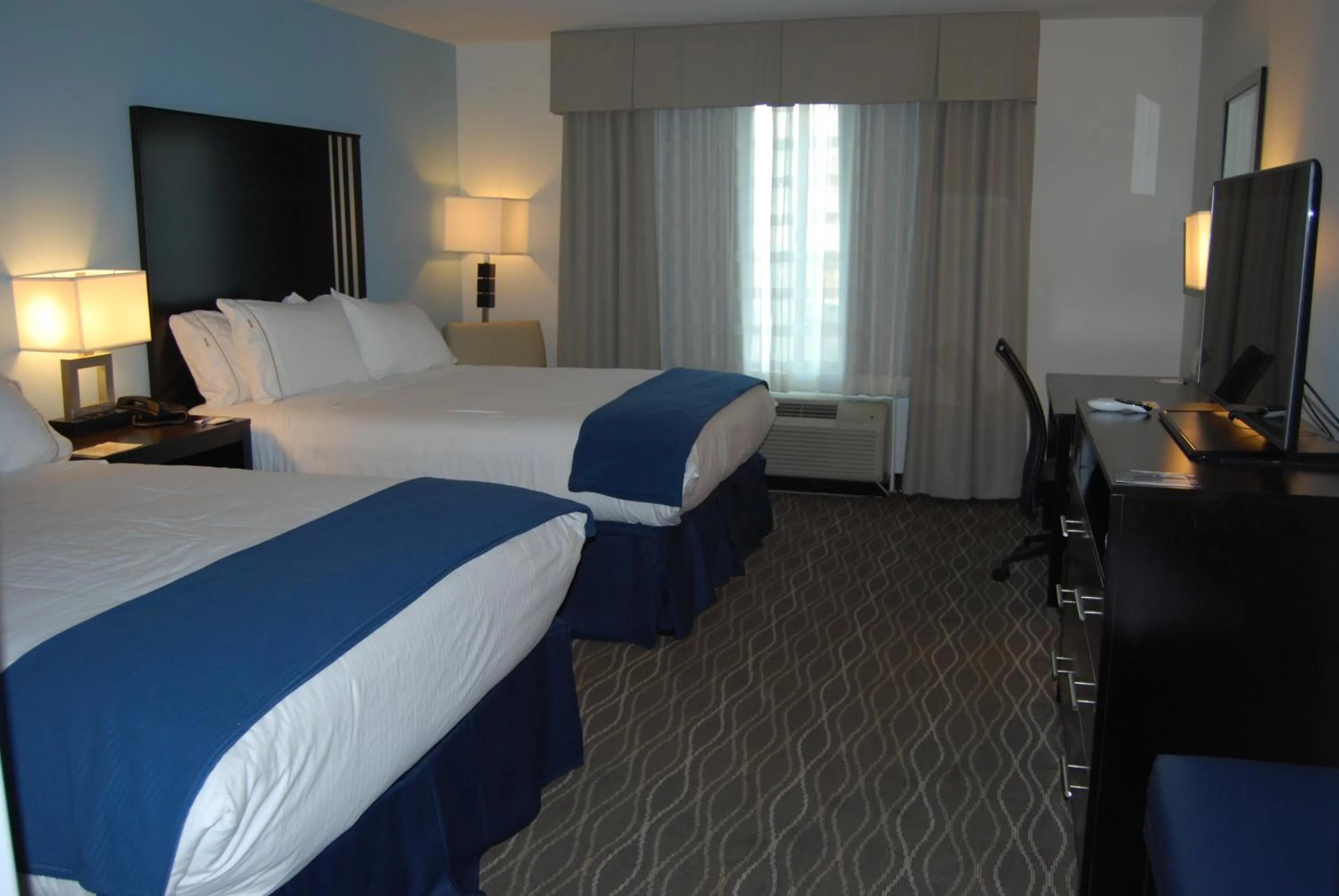 Photo of the whole room, Bed in Holiday Inn Express & Suites Springville-South Provo Area by IHG