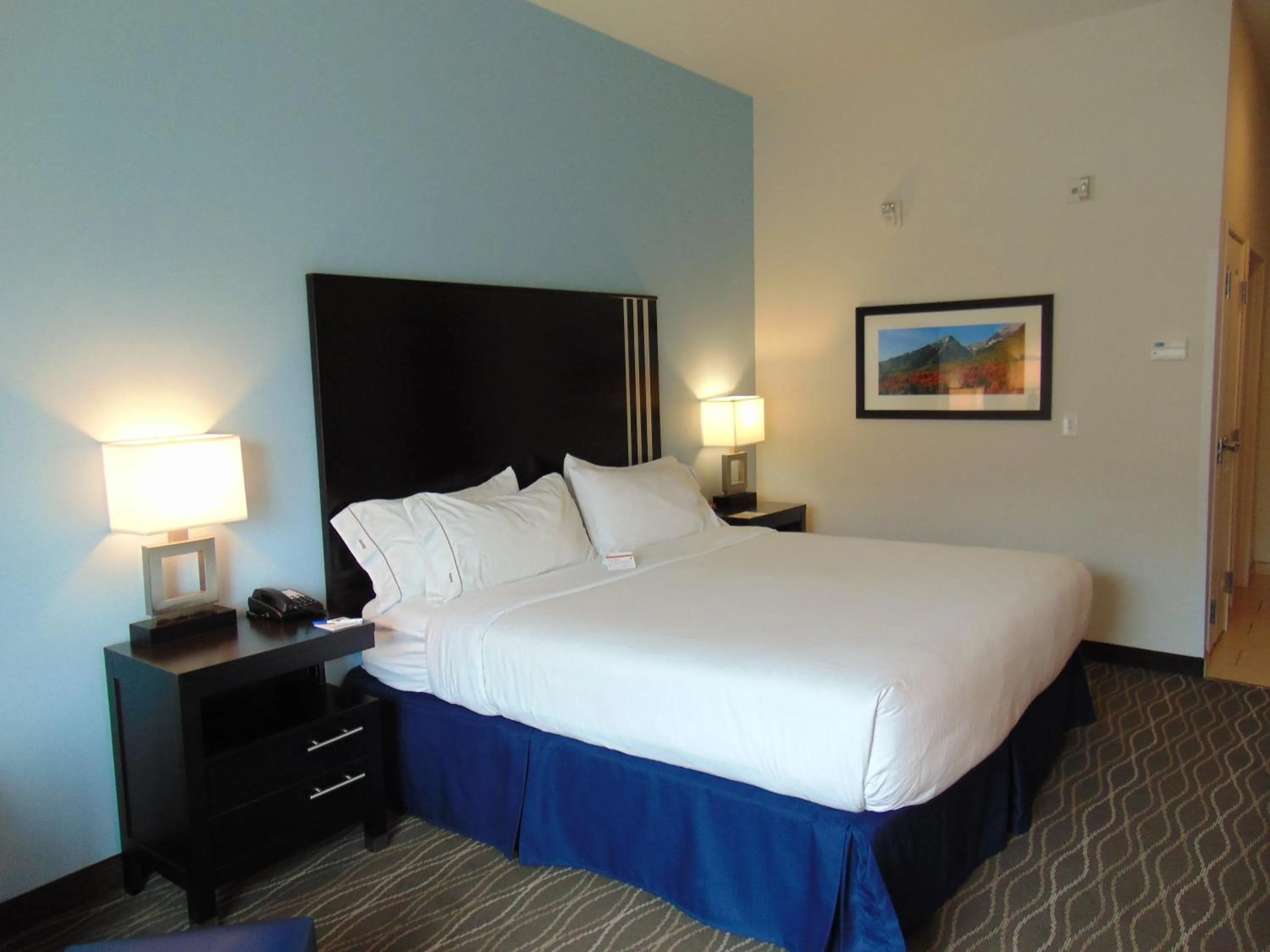 Photo of the whole room, Bed in Holiday Inn Express & Suites Springville-South Provo Area by IHG