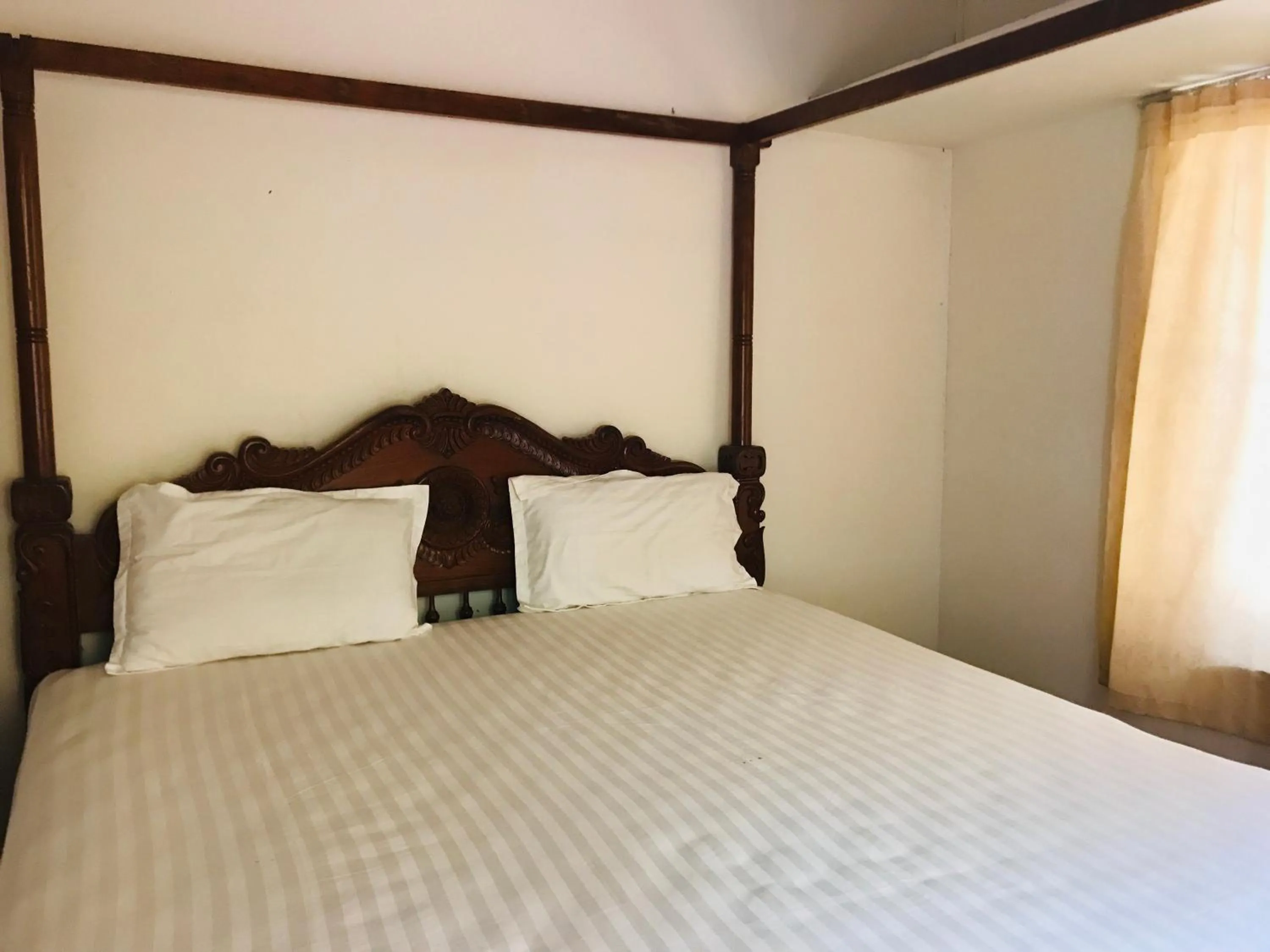 Bed in Ballard Bungallow