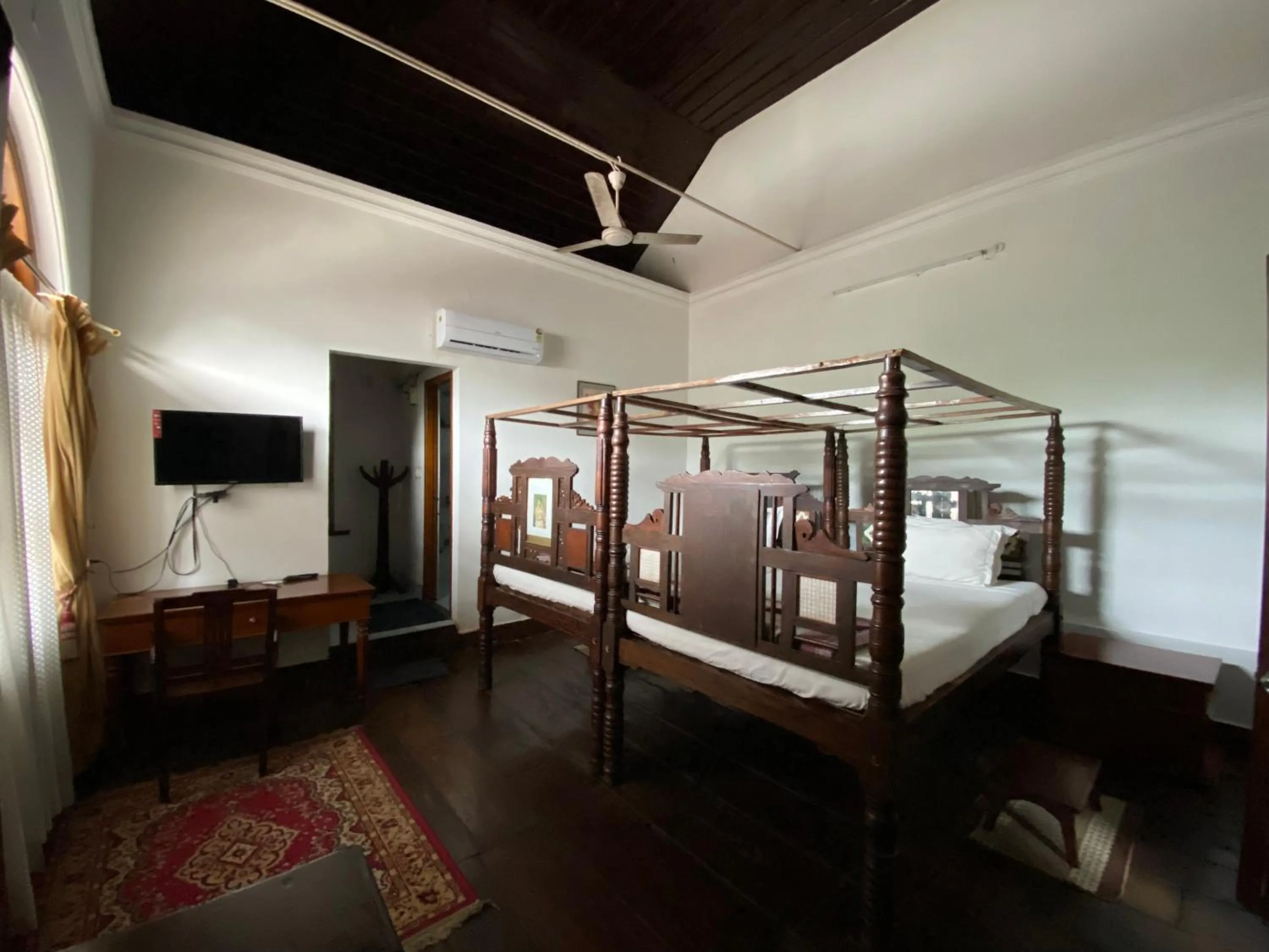 Bed in Ballard Bungallow