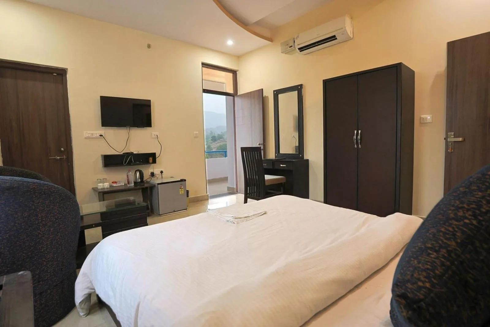 Bed in Meera Valley Resort By Nexottel