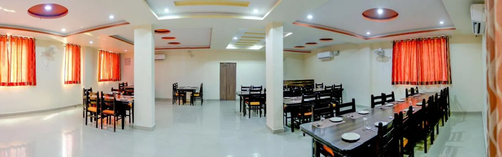 Restaurant/places to eat in Meera Valley Resort By Nexottel