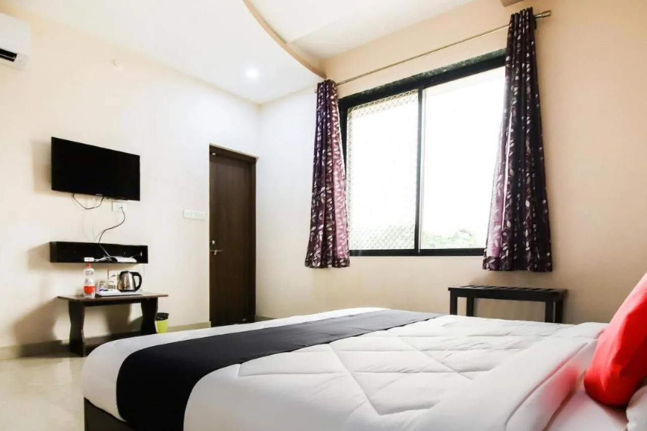 Bedroom, Bed in Meera Valley Resort By Nexottel
