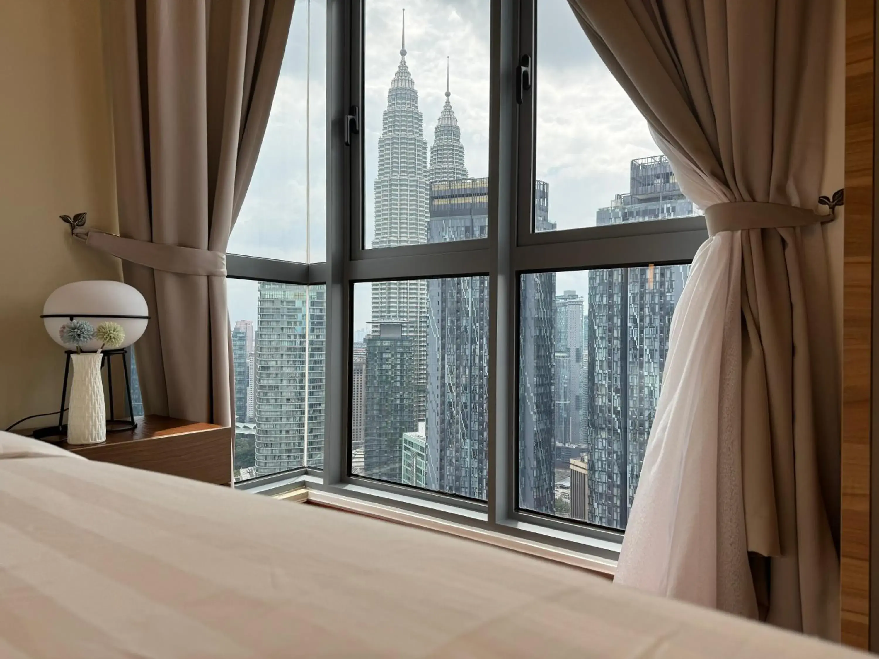 2 Bedroom Deluxe Suite with Bathtub in Royce KLCC Kuala Lumpur City Centre by Dormeo Destinations 2 Bedroom Deluxe Suite with Bathtub in Royce KLCC Kuala Lumpur City Centre by Dormeo Destinations