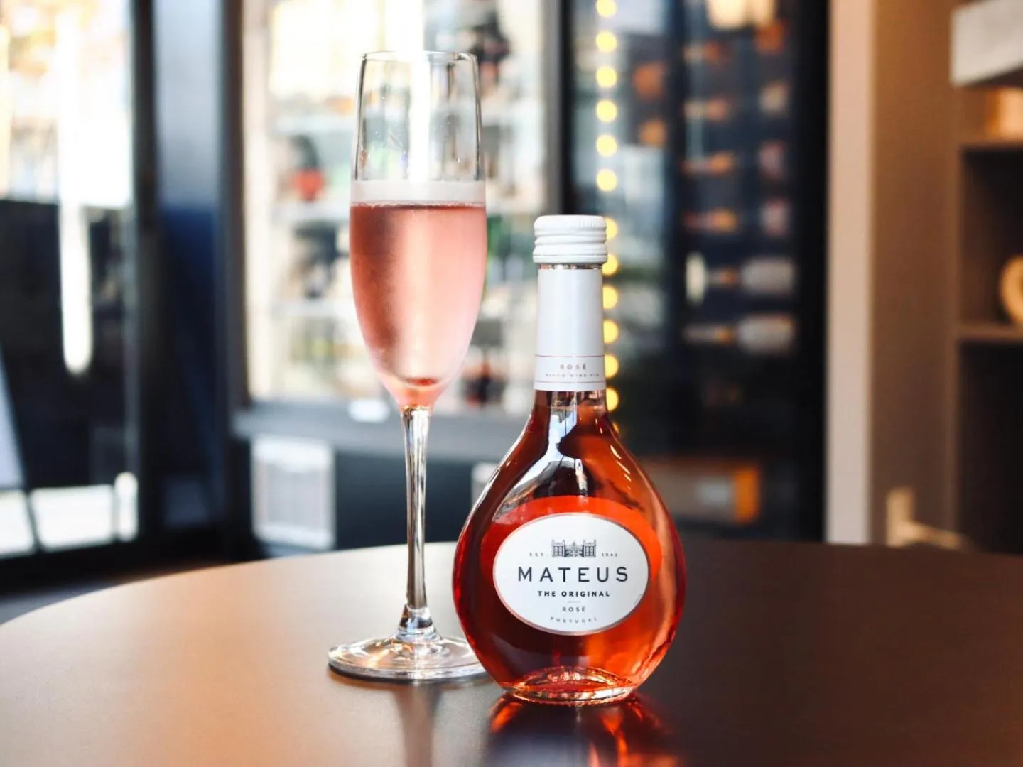 Lounge or bar in GEMS YUFUIN Hotel and Spa Cafe Bar