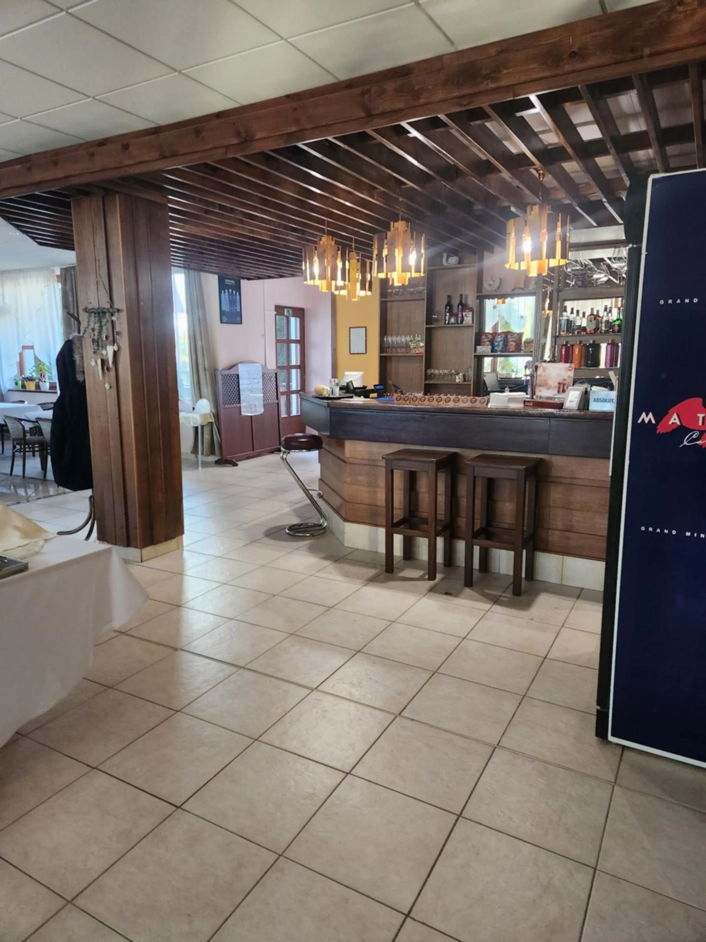 Restaurant/places to eat in Hotel Autis