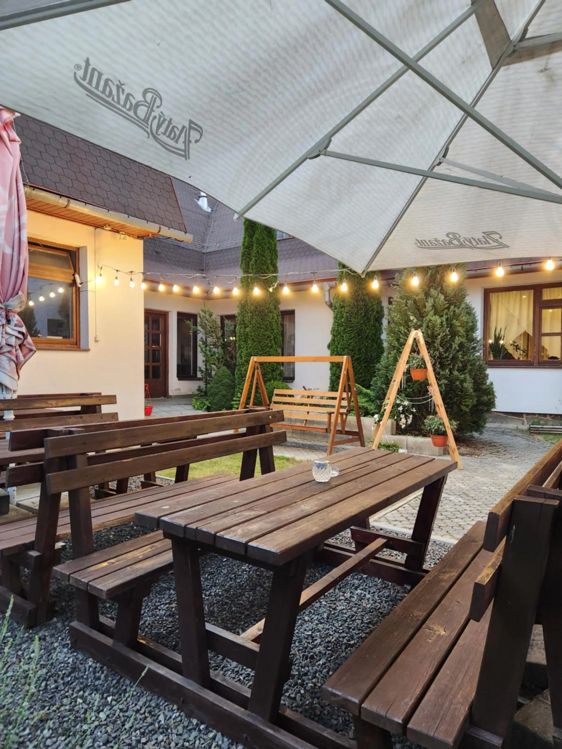 Restaurant/places to eat in Hotel Autis