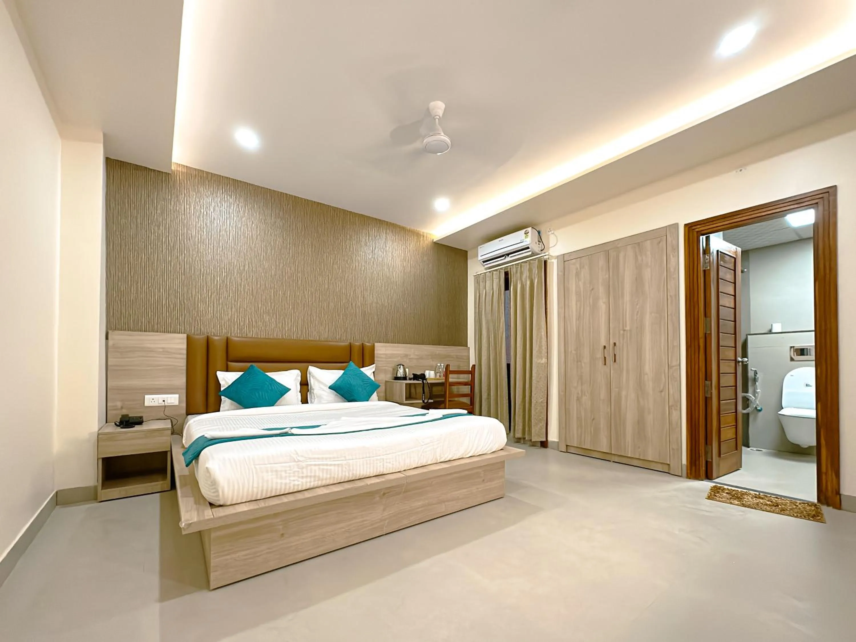 Bed in Hotel Ananda Kashi