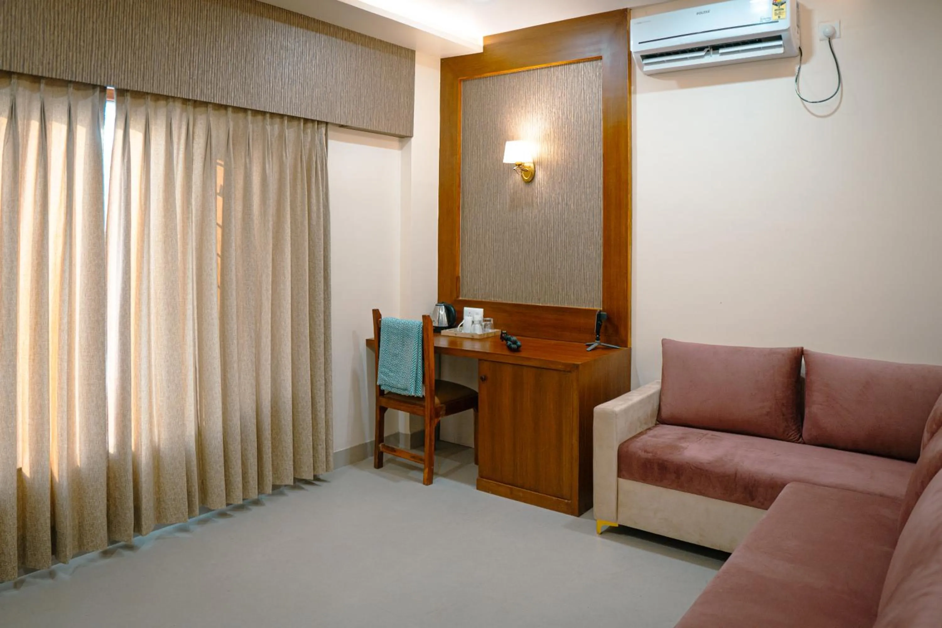 Living room in Hotel Ananda Kashi