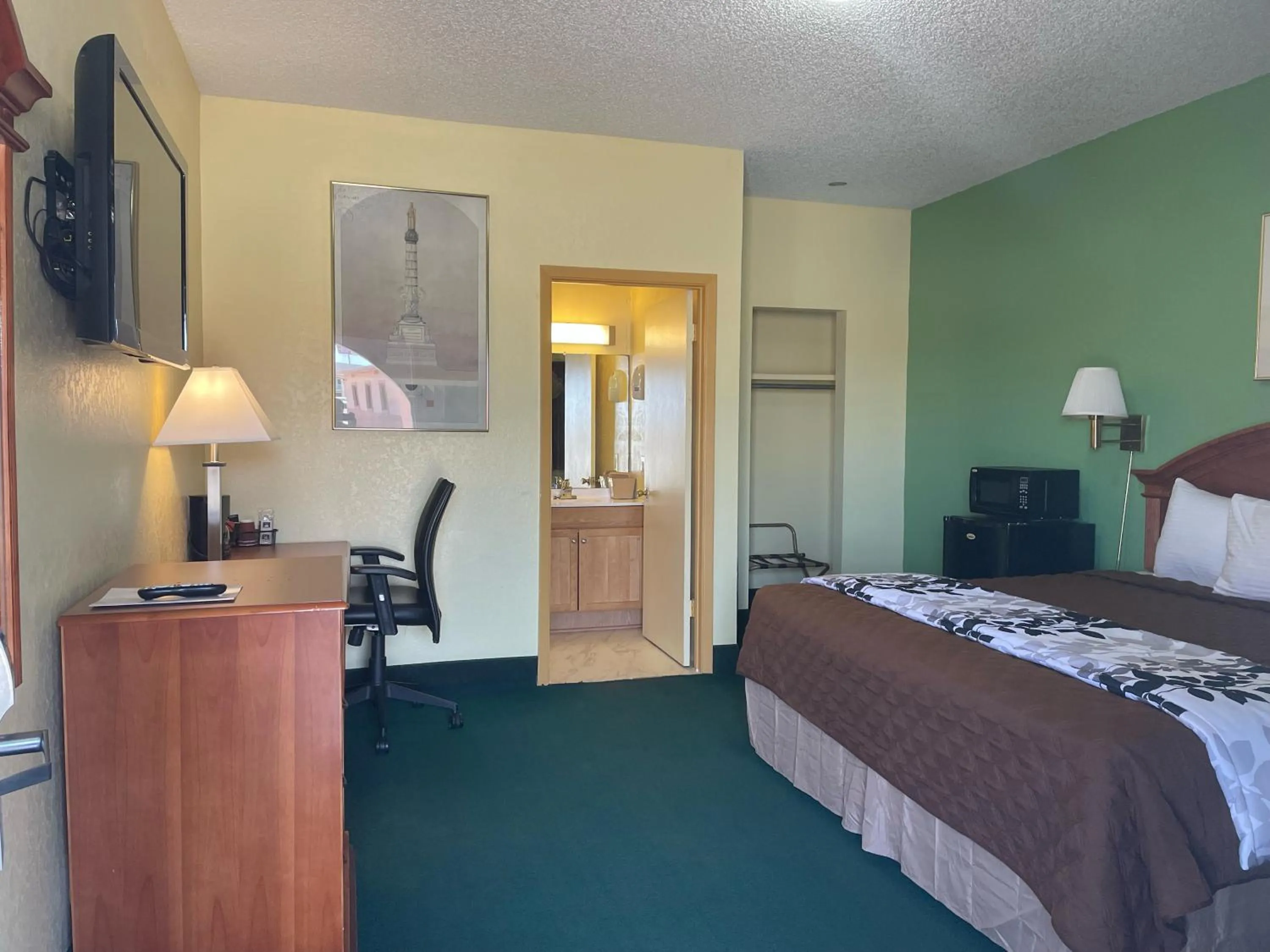 Bed in Relax Inn Dilley