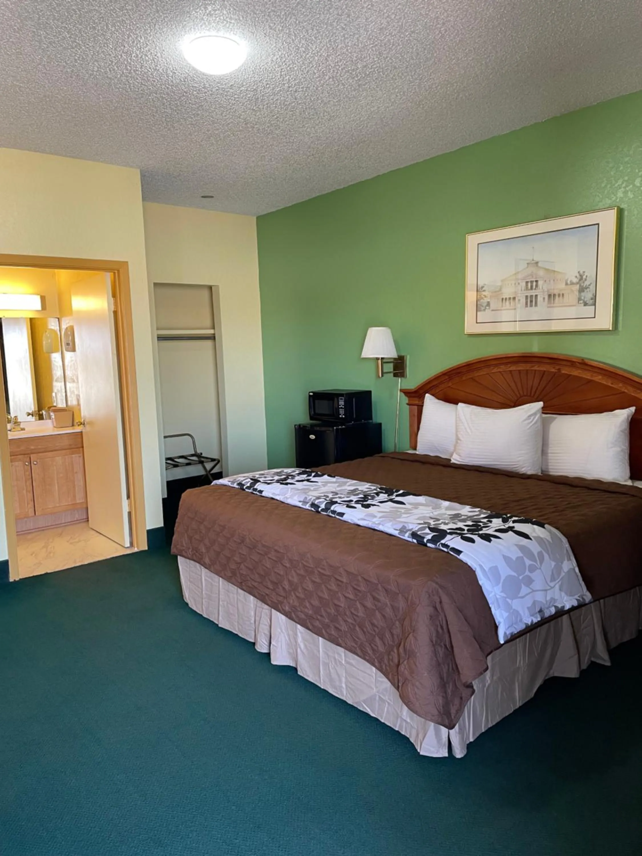 Bed in Relax Inn Dilley