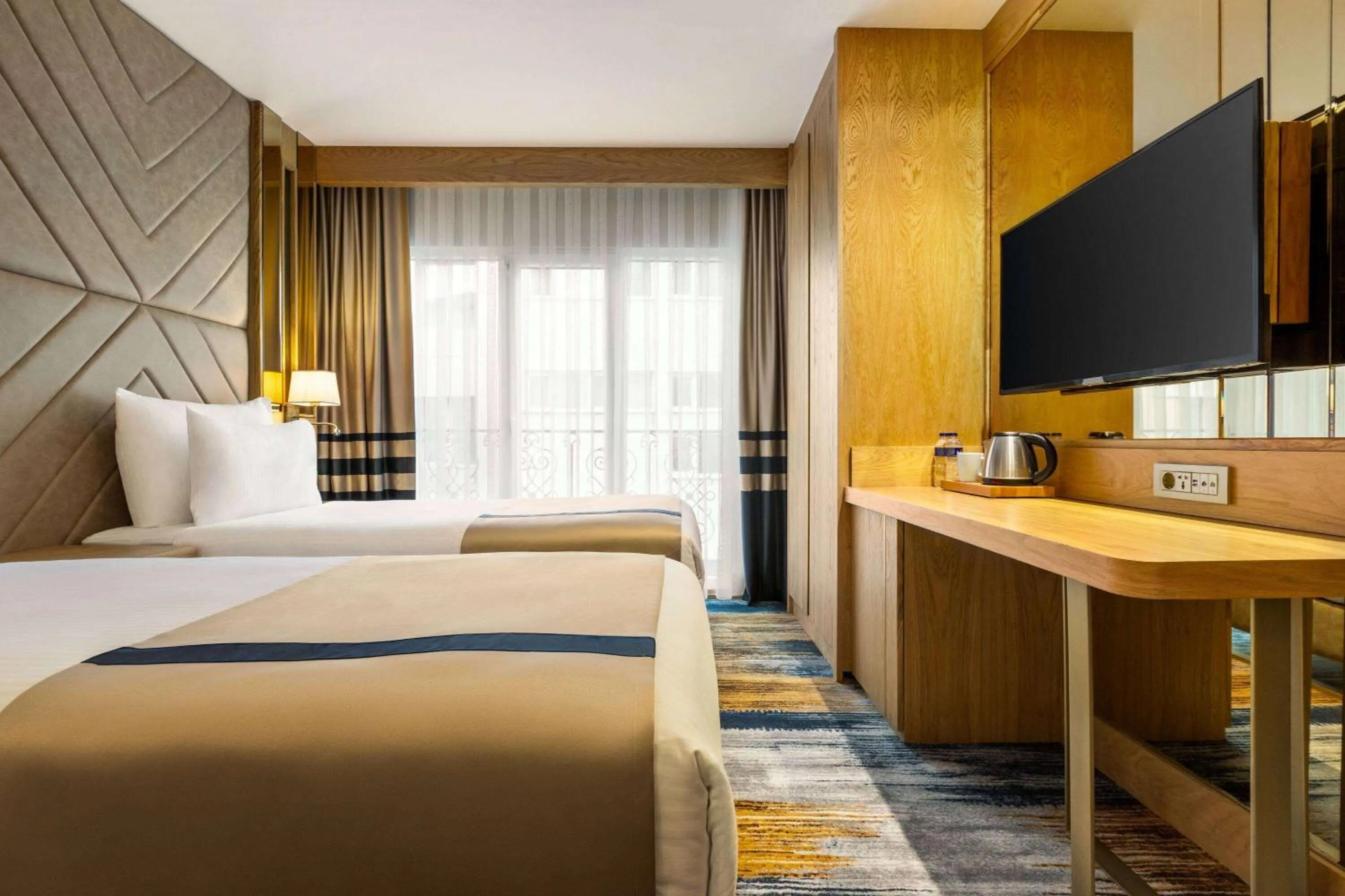 Photo of the whole room, Bed in Days Inn by Wyndham Istanbul Bomonti