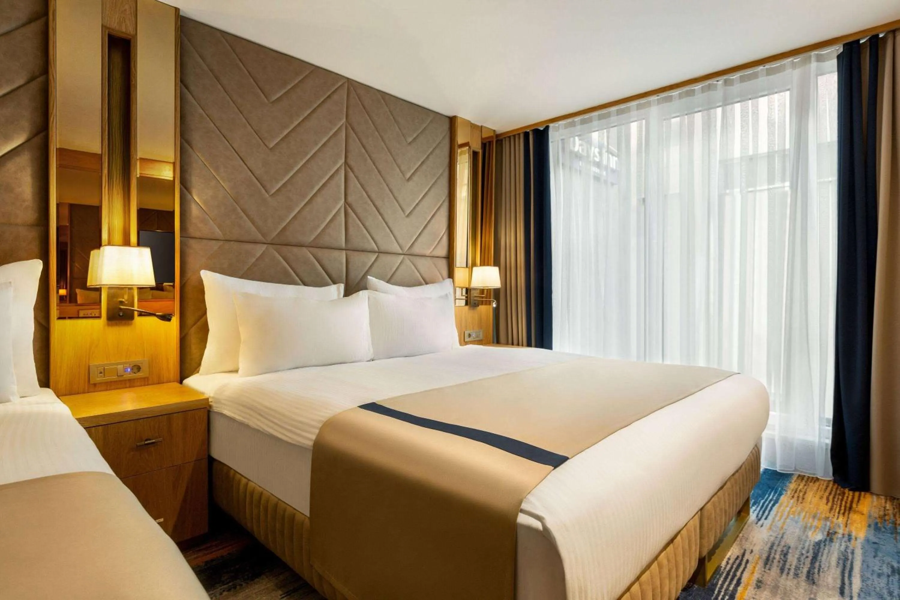 Photo of the whole room, Bed in Days Inn by Wyndham Istanbul Bomonti