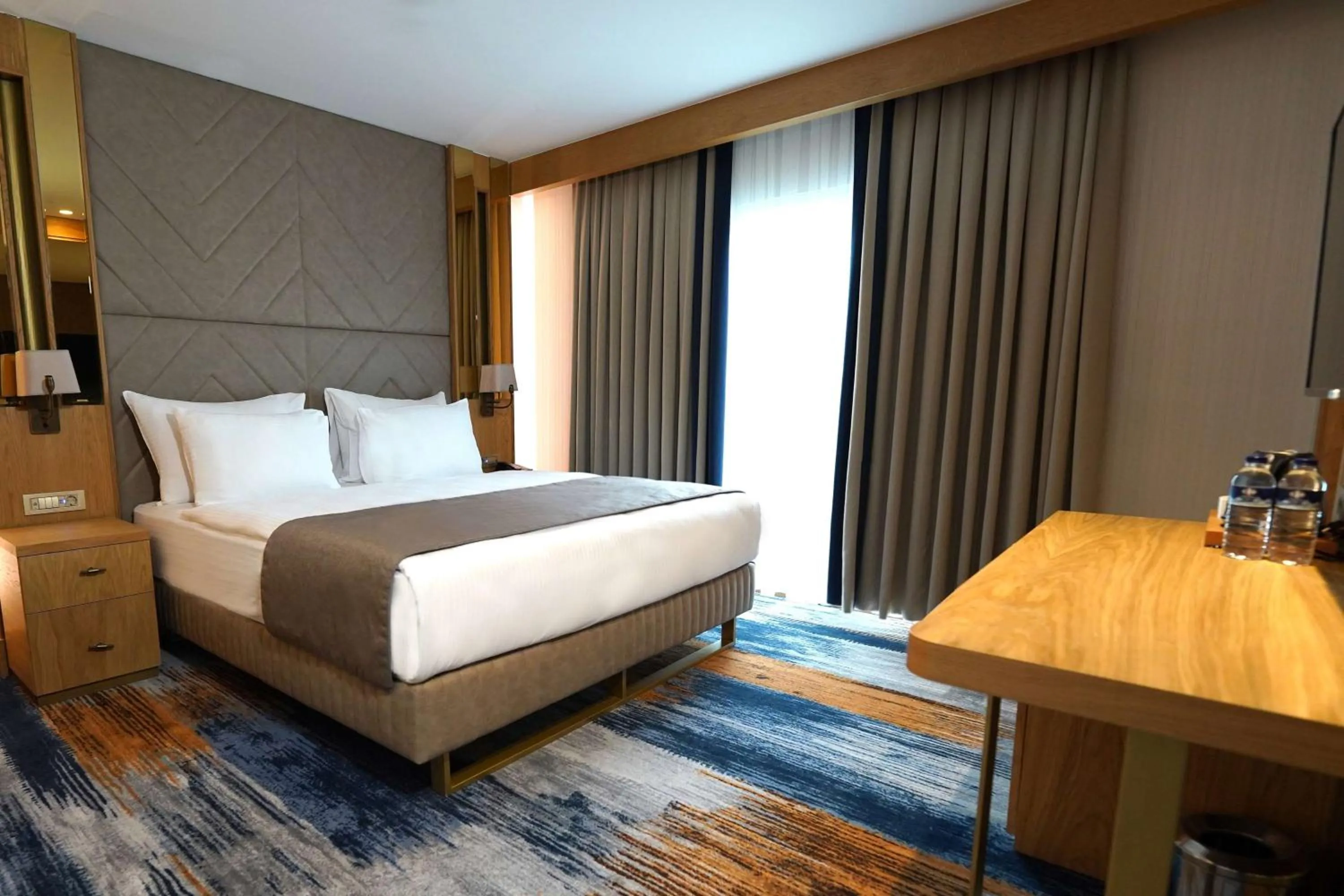 Photo of the whole room, Bed in Days Inn by Wyndham Istanbul Bomonti