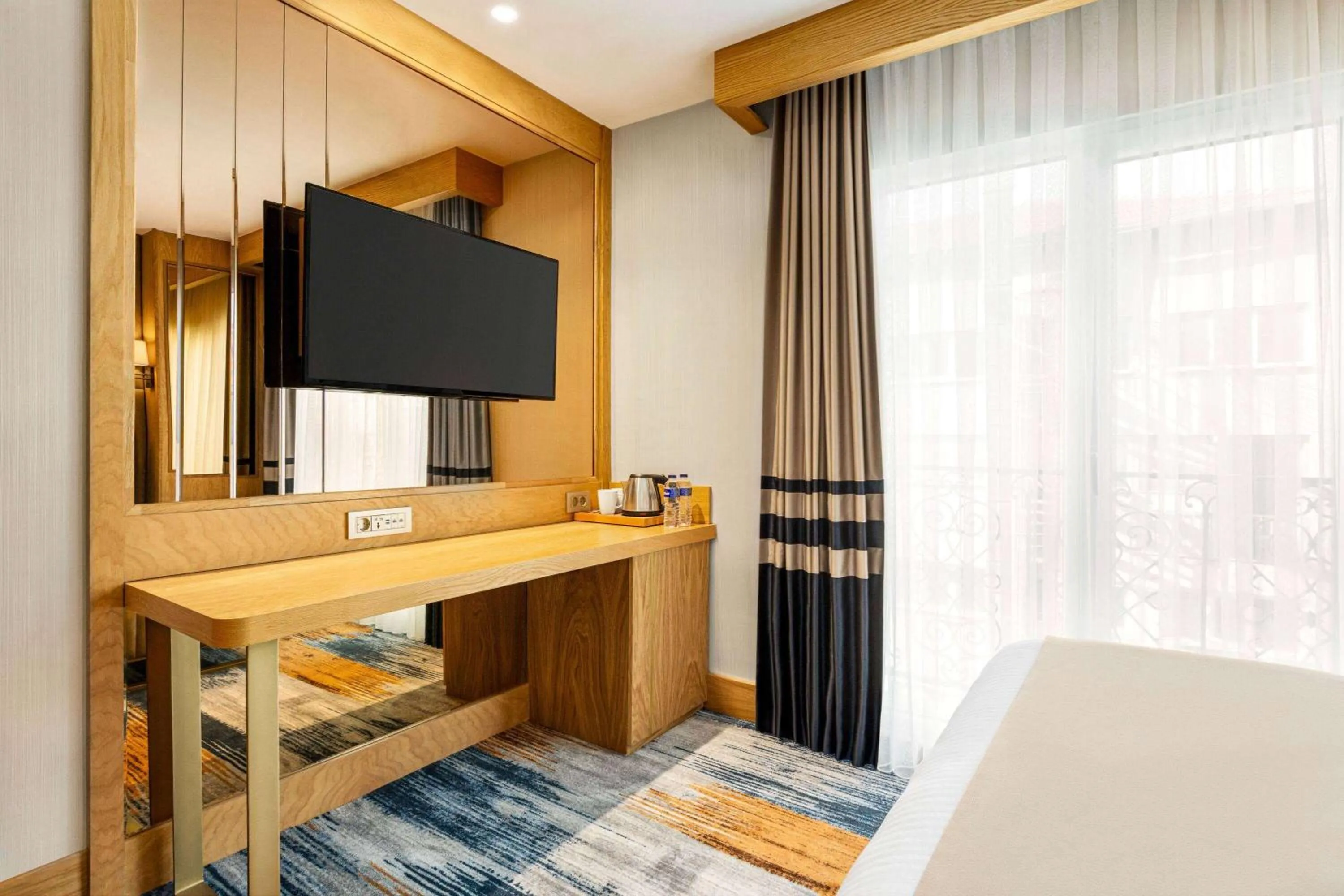 TV and multimedia, Bed in Days Inn by Wyndham Istanbul Bomonti