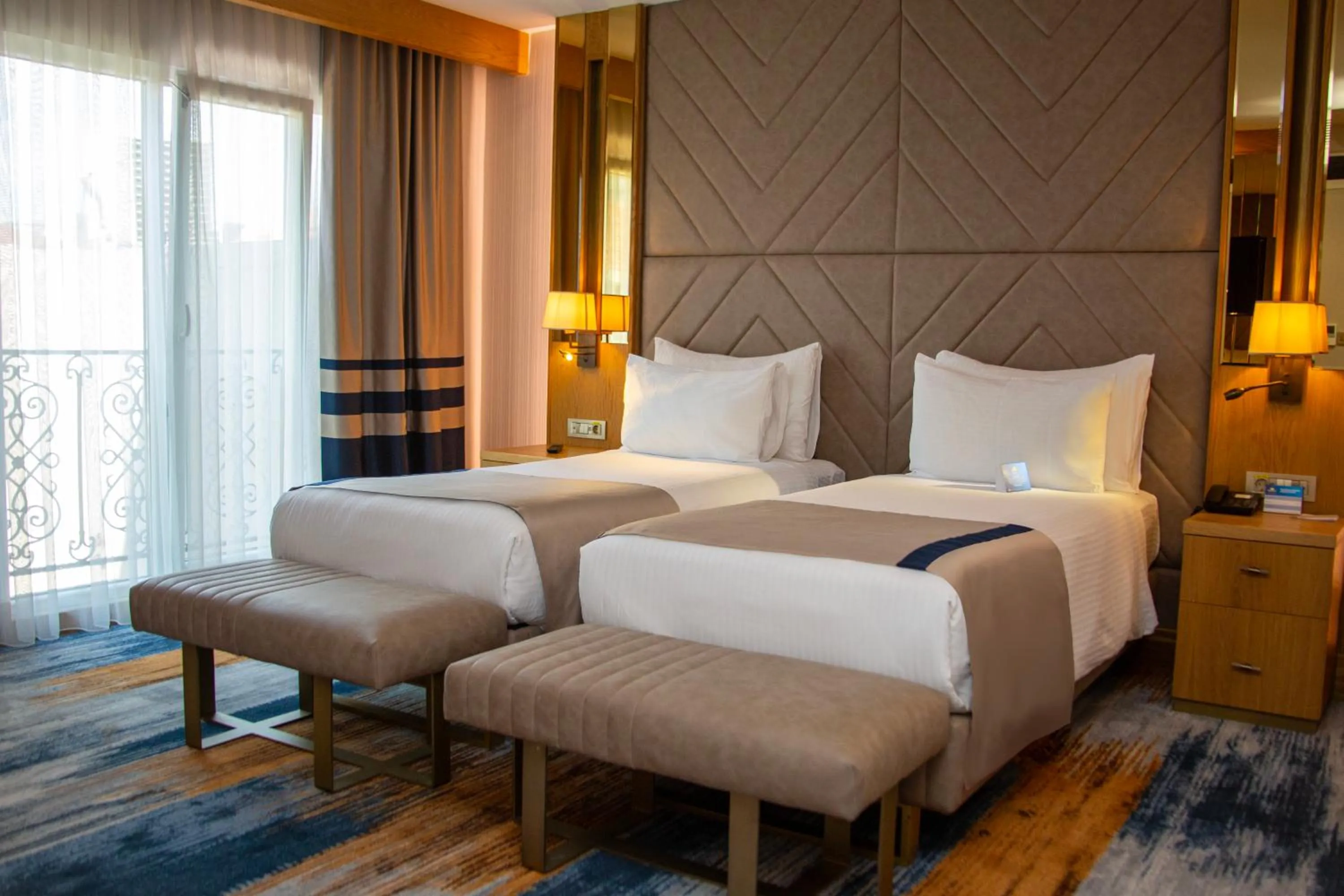 Photo of the whole room, Bed in Days Inn by Wyndham Istanbul Bomonti