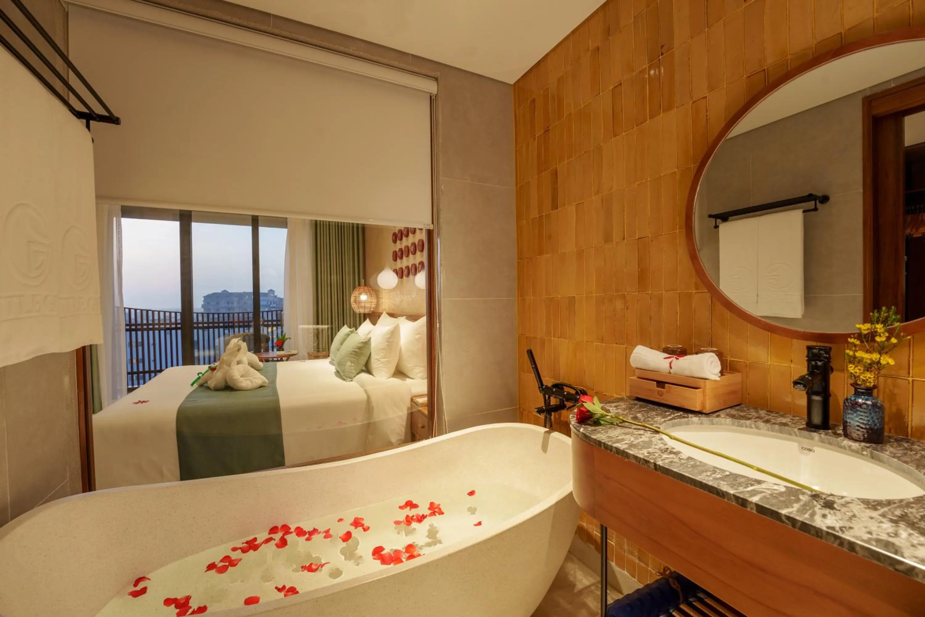 Bath, Bed in Little Gem Hoi An Boutique Hotel & Spa