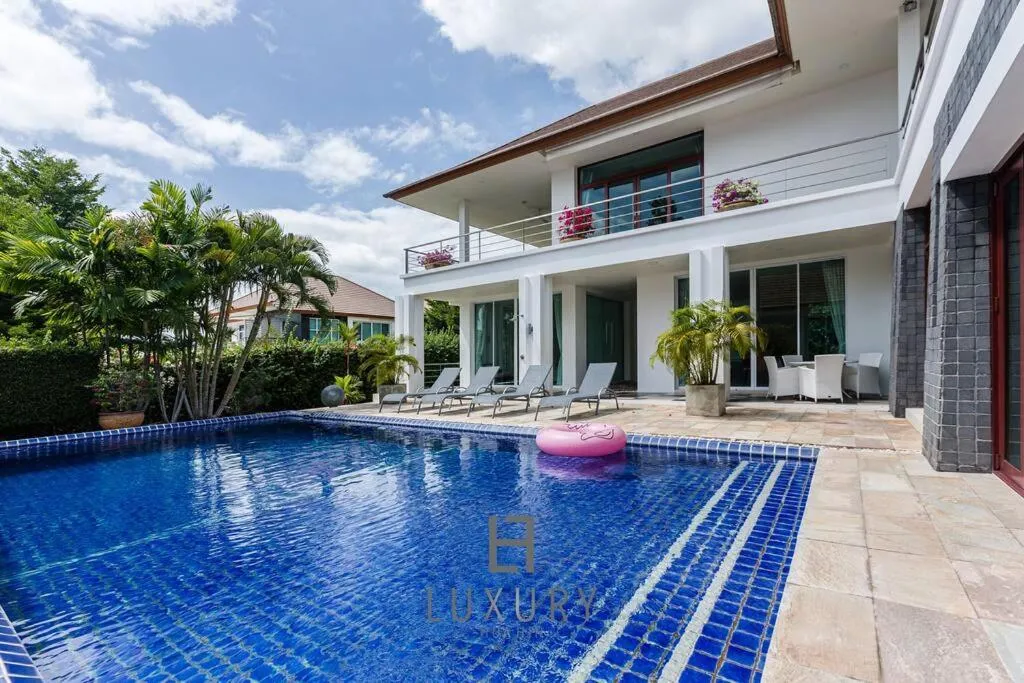 Unique Pool Villa with 5 Bedrooms and Sea View PM-C1