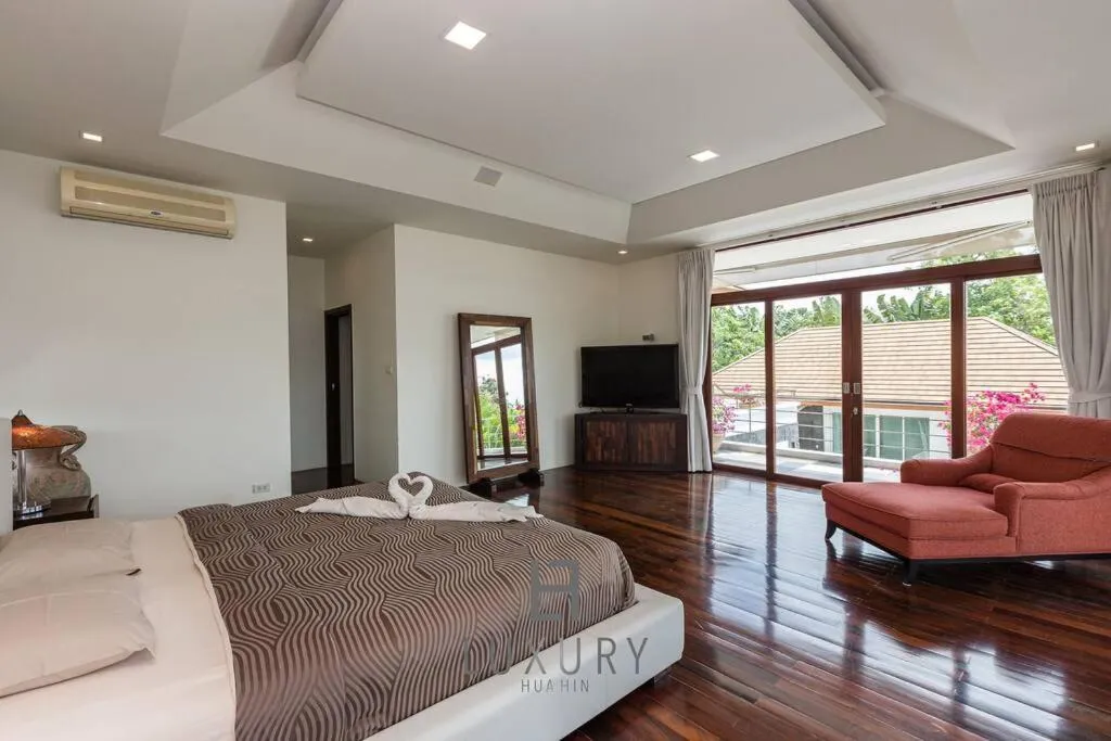 Bed in Unique Pool Villa with 5 Bedrooms and Sea View PM-C1