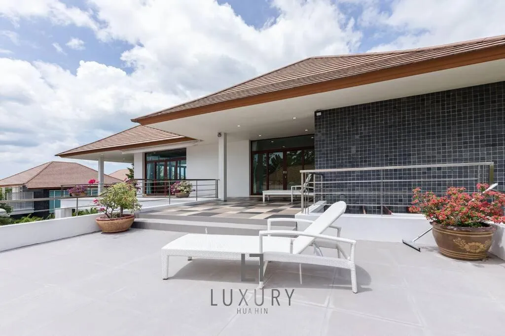 Unique Pool Villa with 5 Bedrooms and Sea View PM-C1