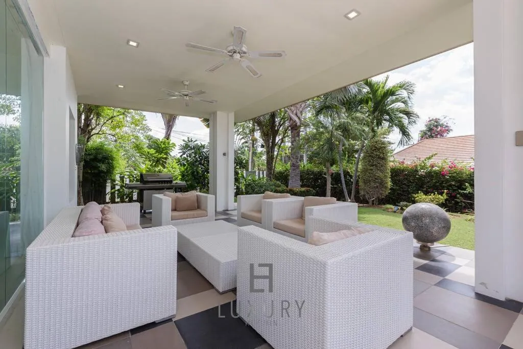 Unique Pool Villa with 5 Bedrooms and Sea View PM-C1