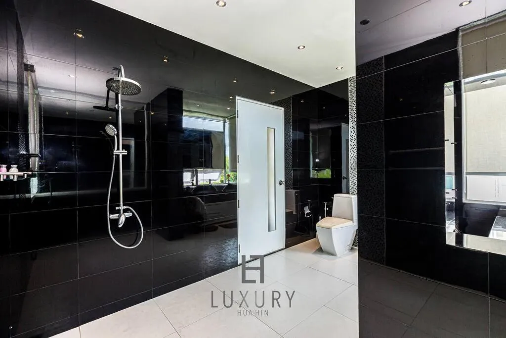 Unique Pool Villa with 5 Bedrooms and Sea View PM-C1