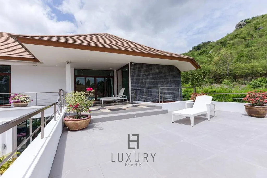 Unique Pool Villa with 5 Bedrooms and Sea View PM-C1