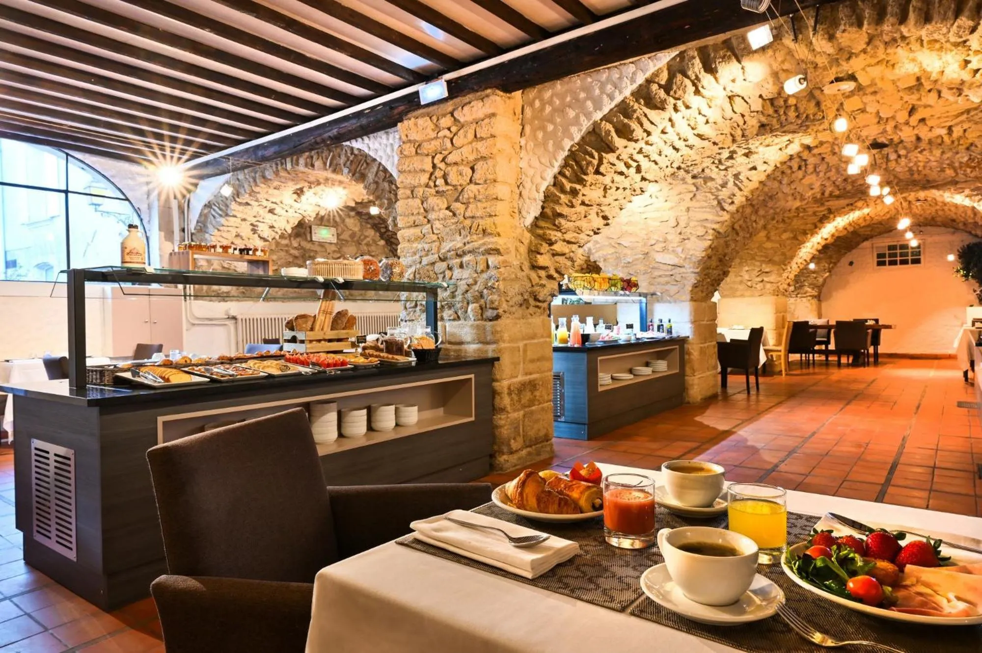 Food and drinks in Moulin de Vernègues Hôtel & Spa