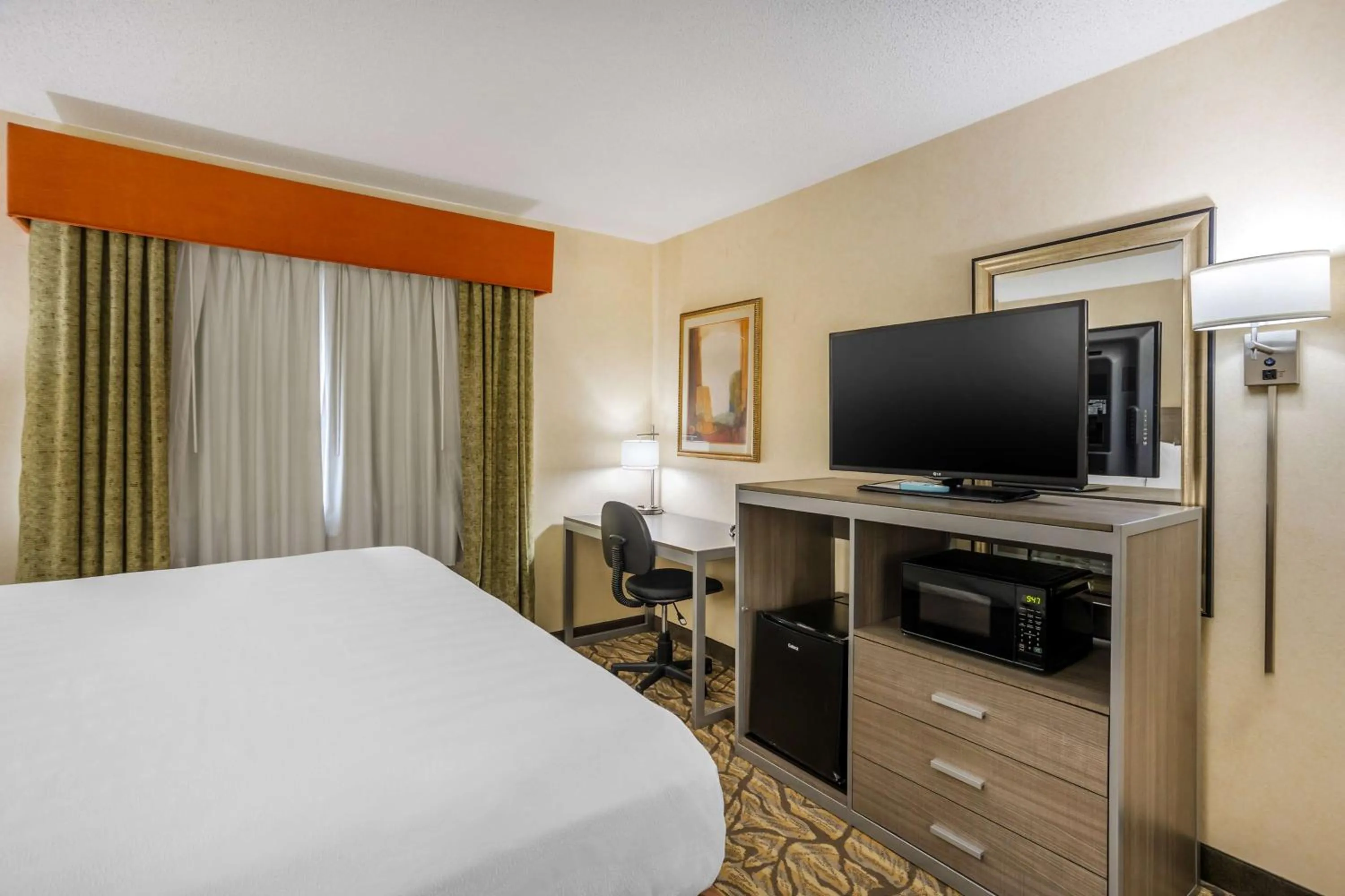 Bedroom, Bed in Best Western Danville Inn