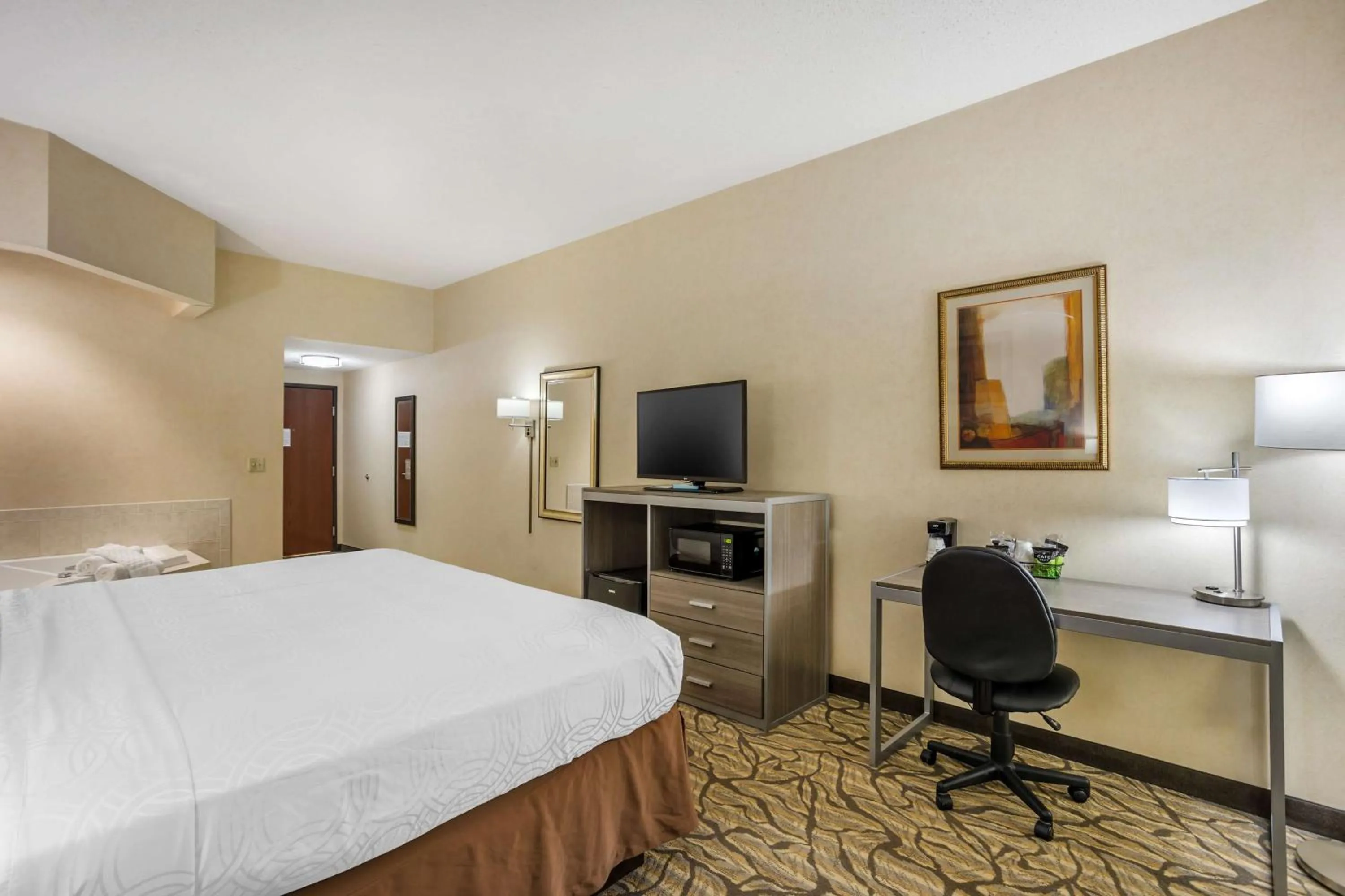 Bedroom, Bed in Best Western Danville Inn