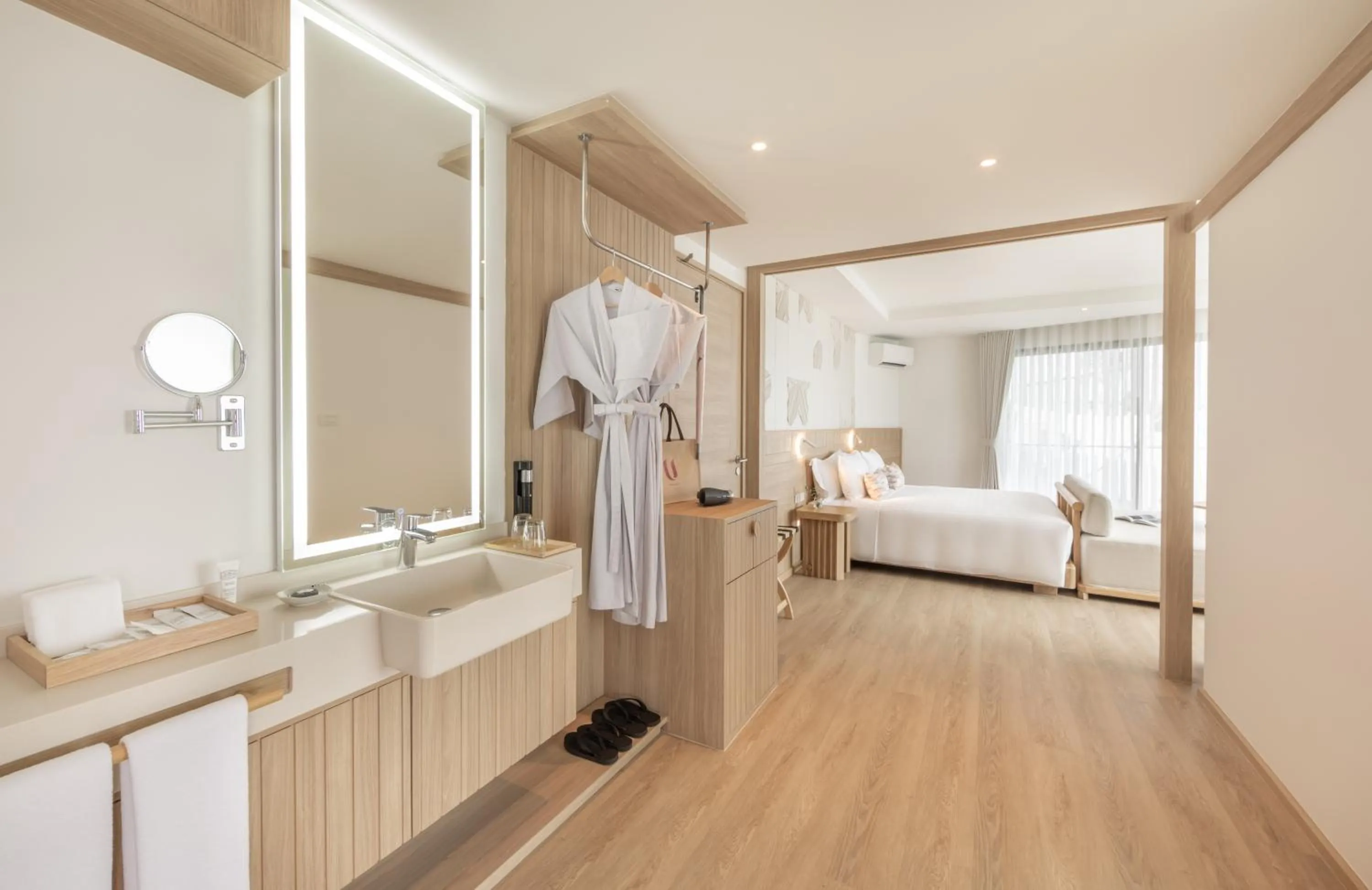 Guests, Bed in U Hua Hin