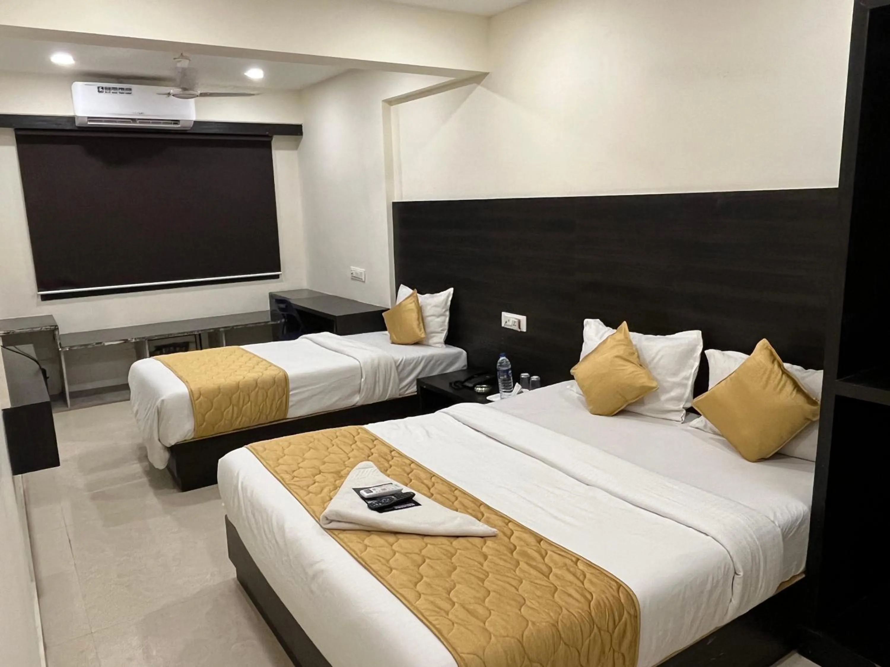 Bed in Wind Flower Regency - Near Kokilaben Hospital