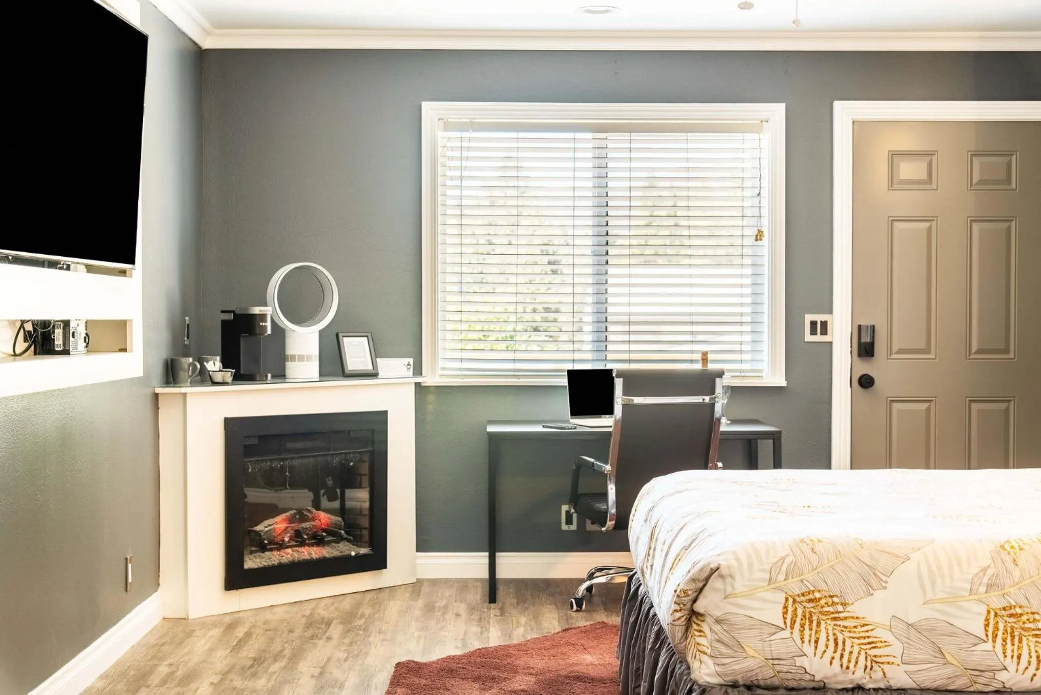 Bedroom, Bed in Big Bear Spa Suites