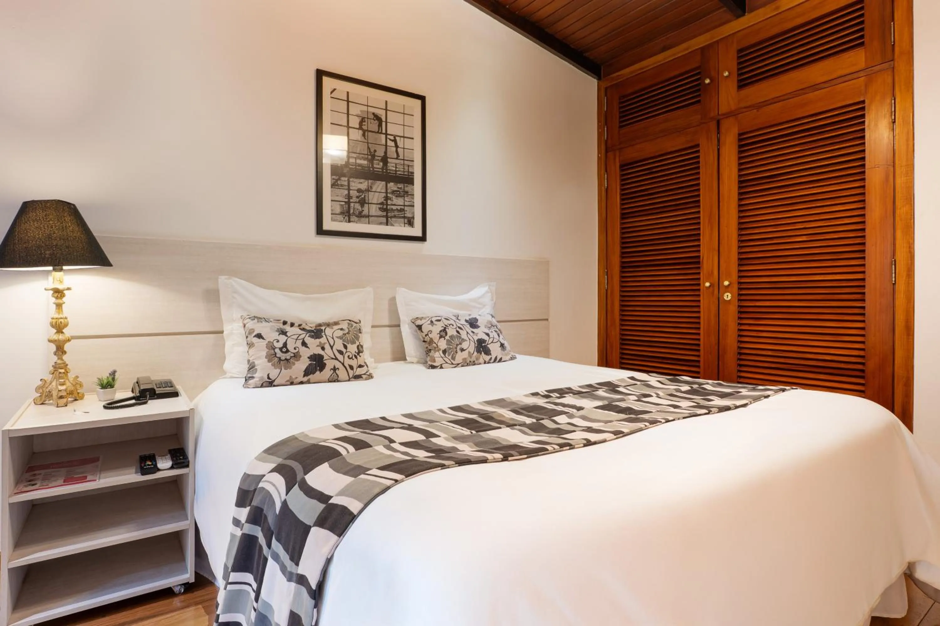 Photo of the whole room, Bed in Pousada Apple House Campos do Jordao